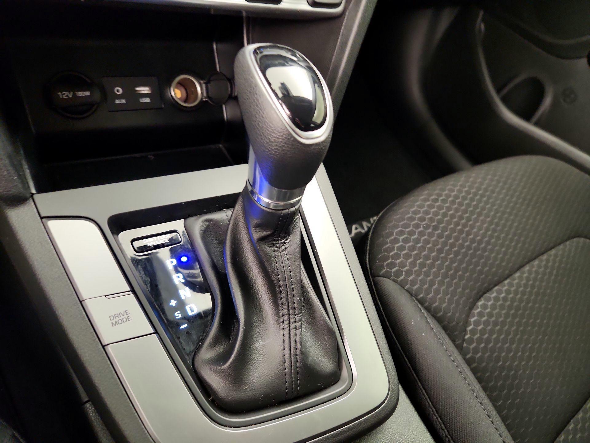 Thumbnail: 2020 Hyundai Elantra - 17