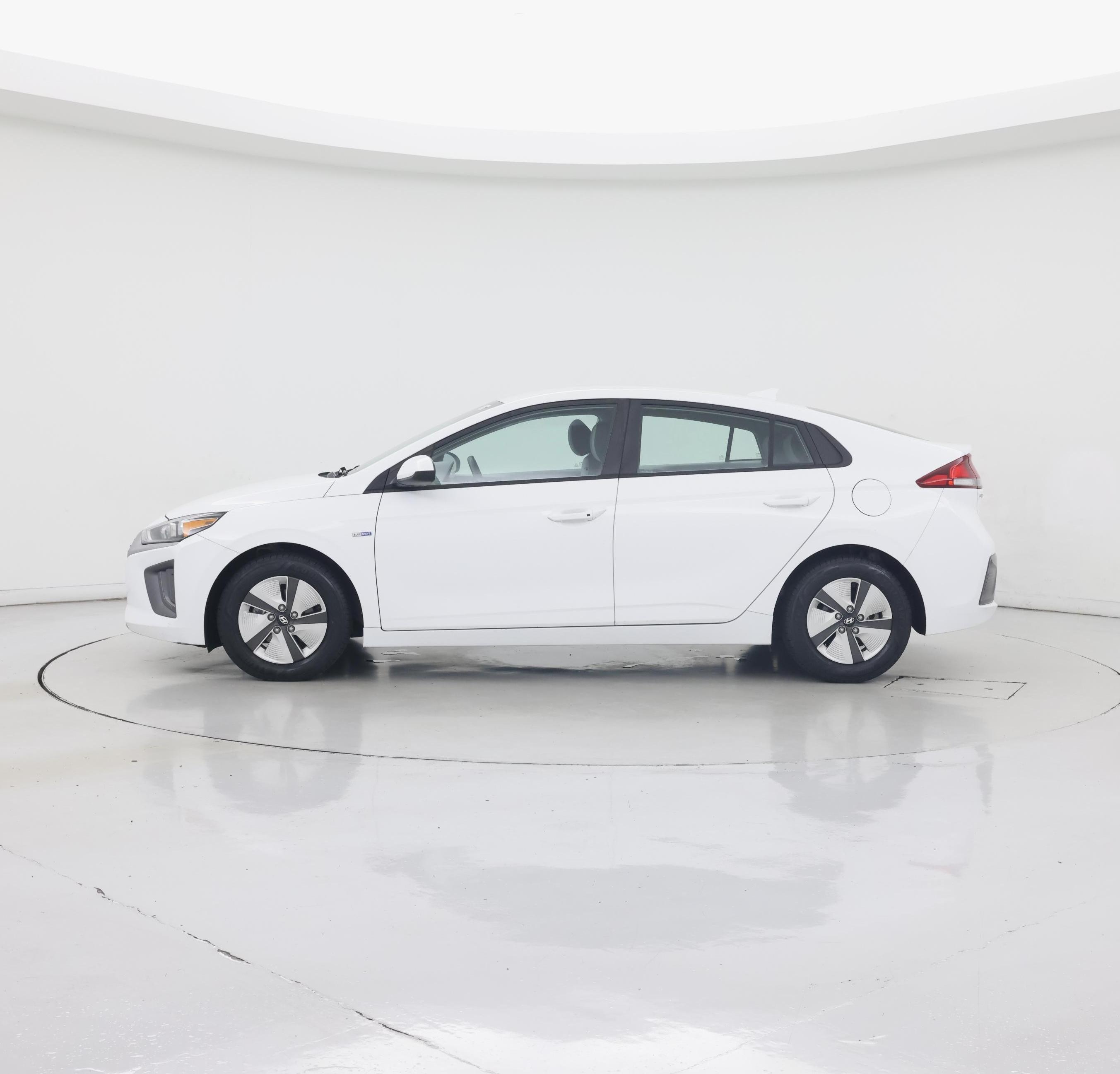 Thumbnail: 2020 Hyundai Ioniq - 3