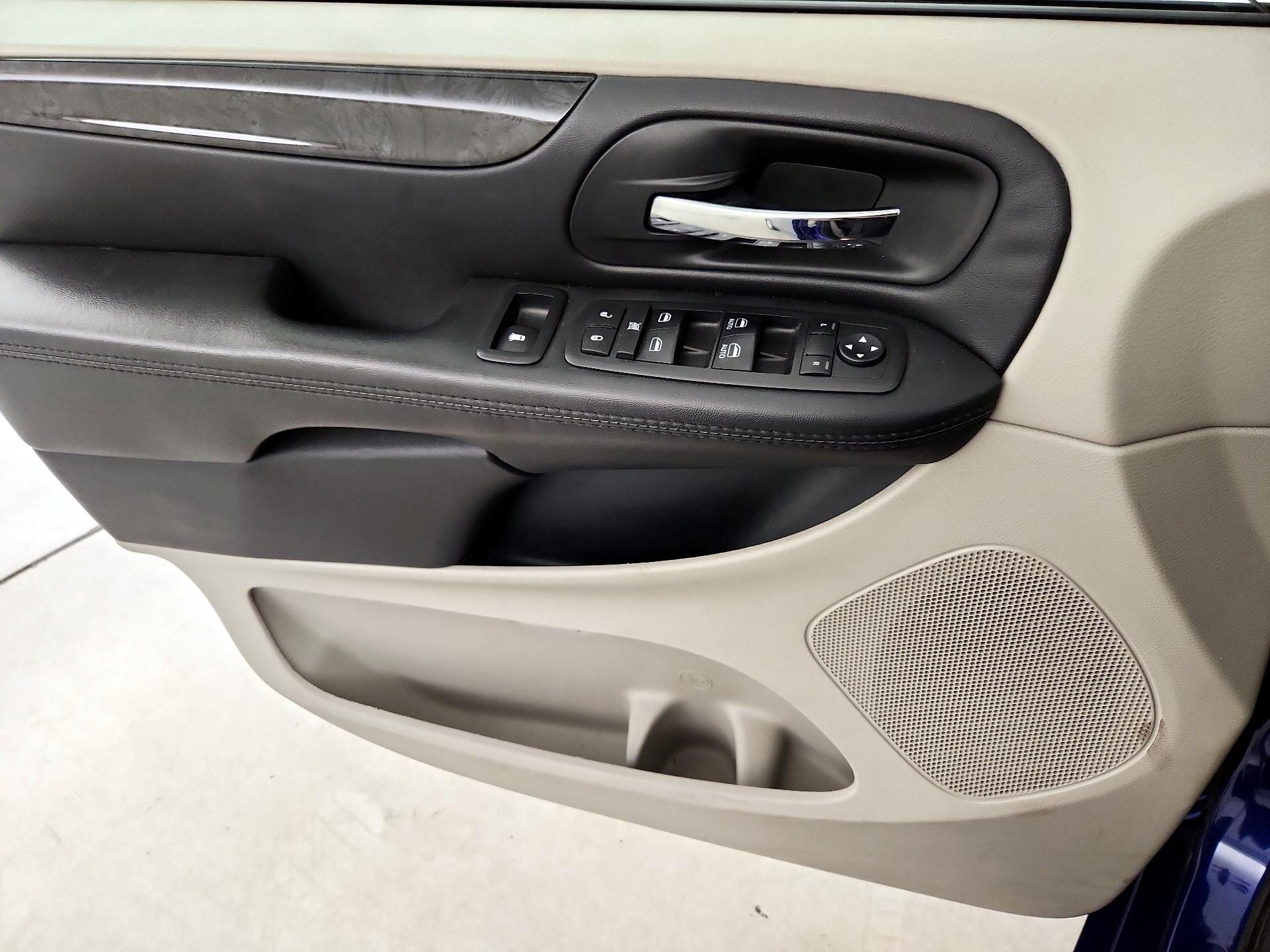 Thumbnail: 2018 Dodge Grand Caravan - 12