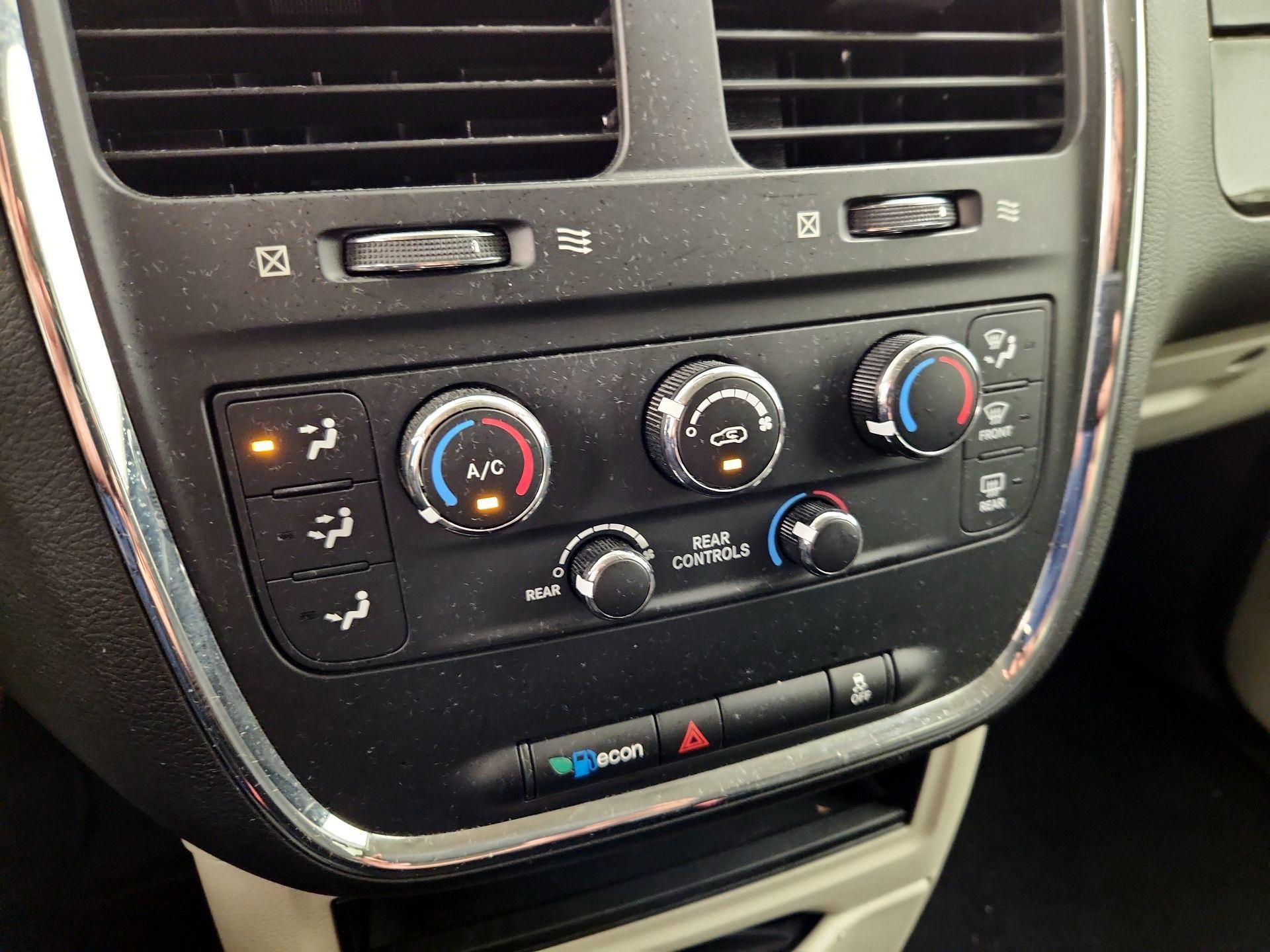 Thumbnail: 2018 Dodge Grand Caravan - 16