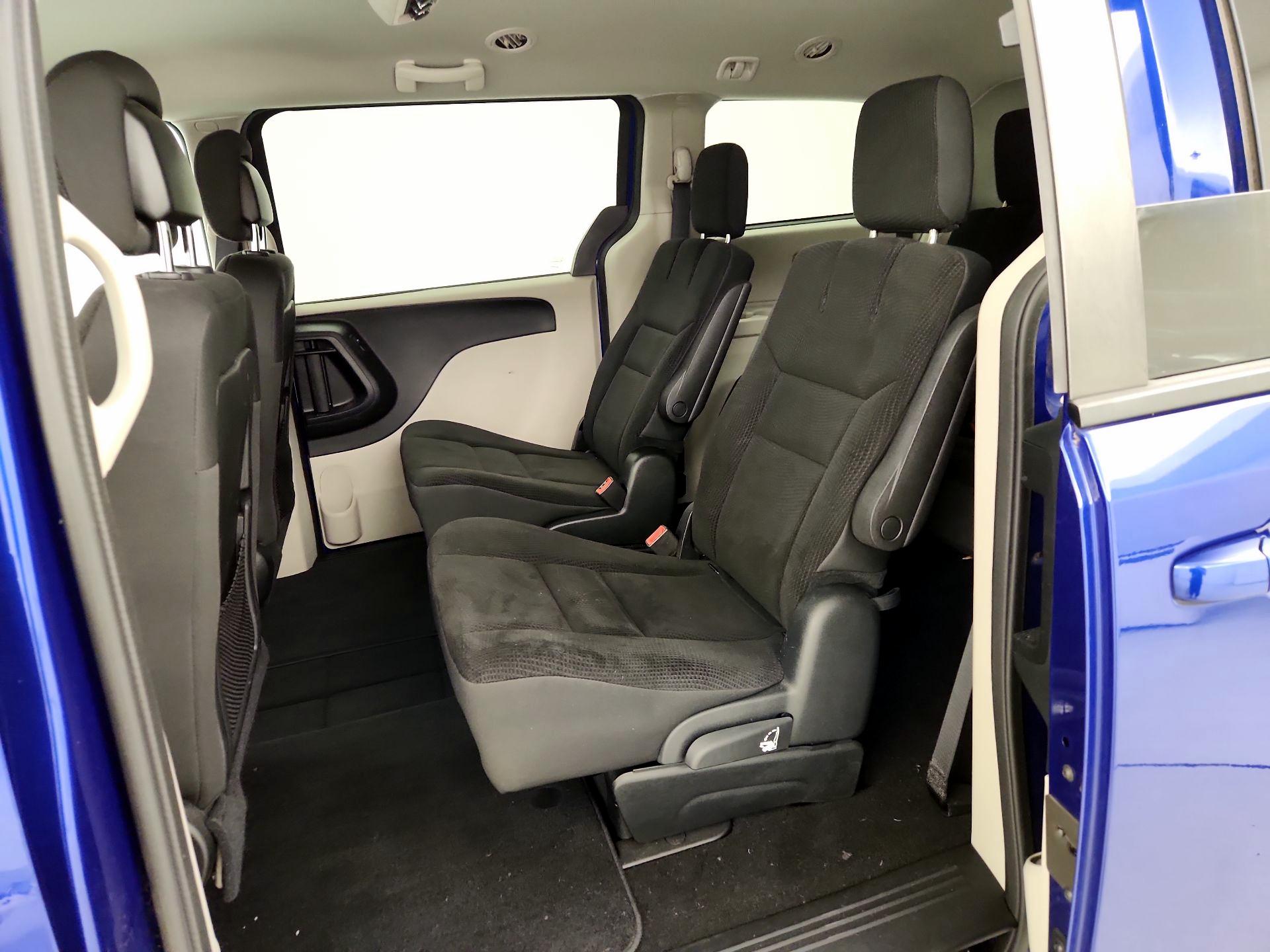 Thumbnail: 2018 Dodge Grand Caravan - 19