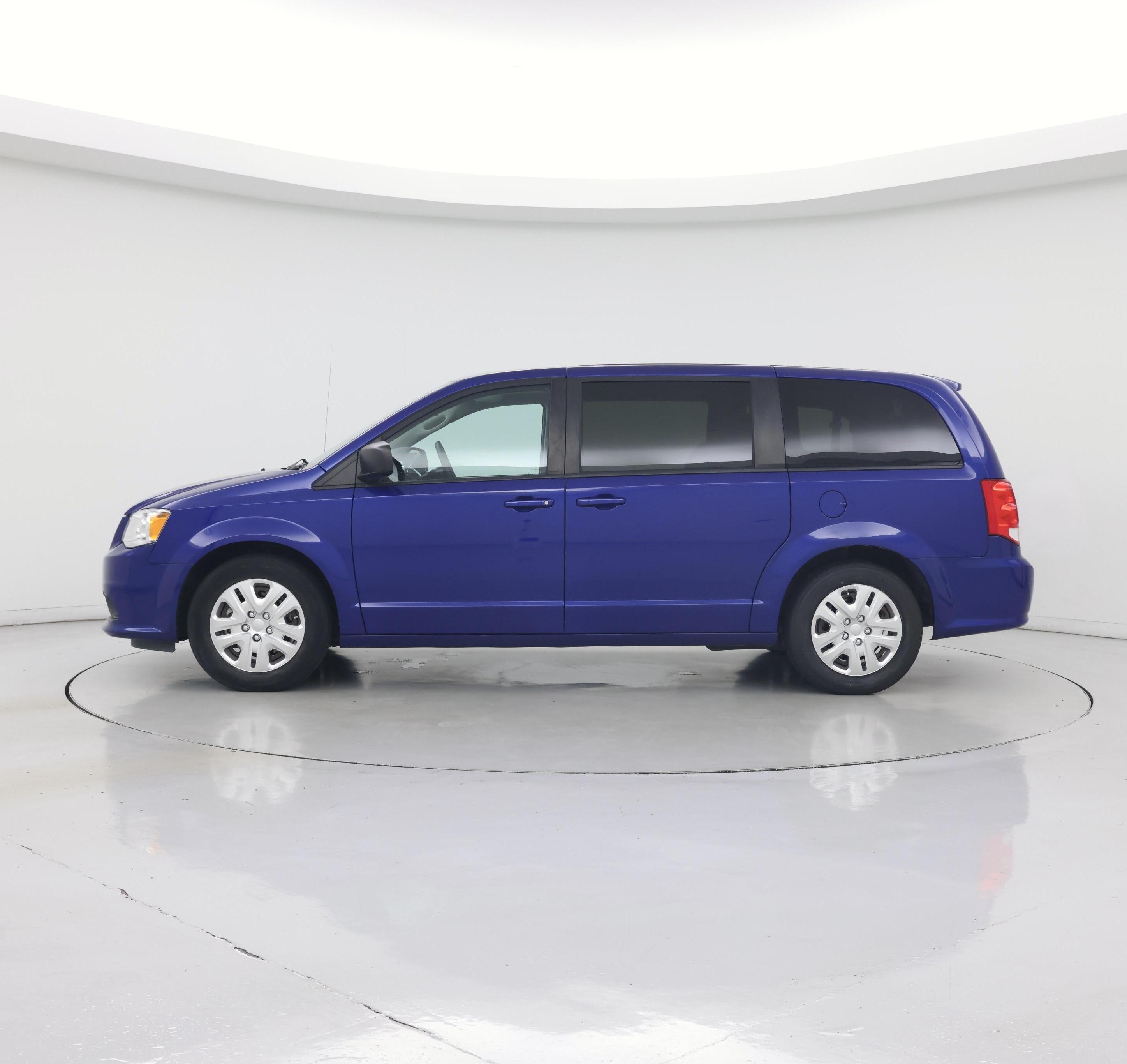 Thumbnail: 2018 Dodge Grand Caravan - 3