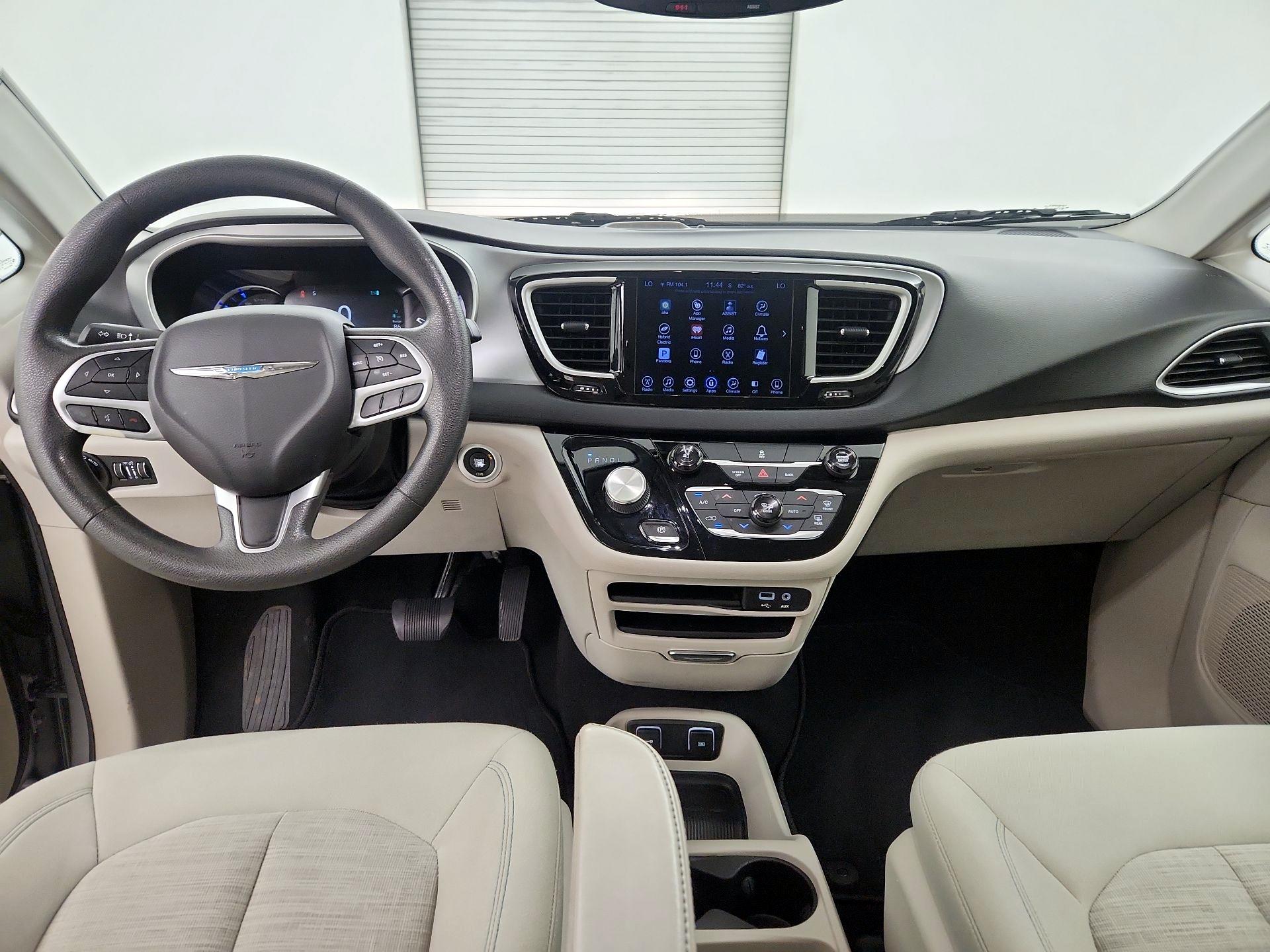Thumbnail: 2017 Chrysler Pacifica - 9