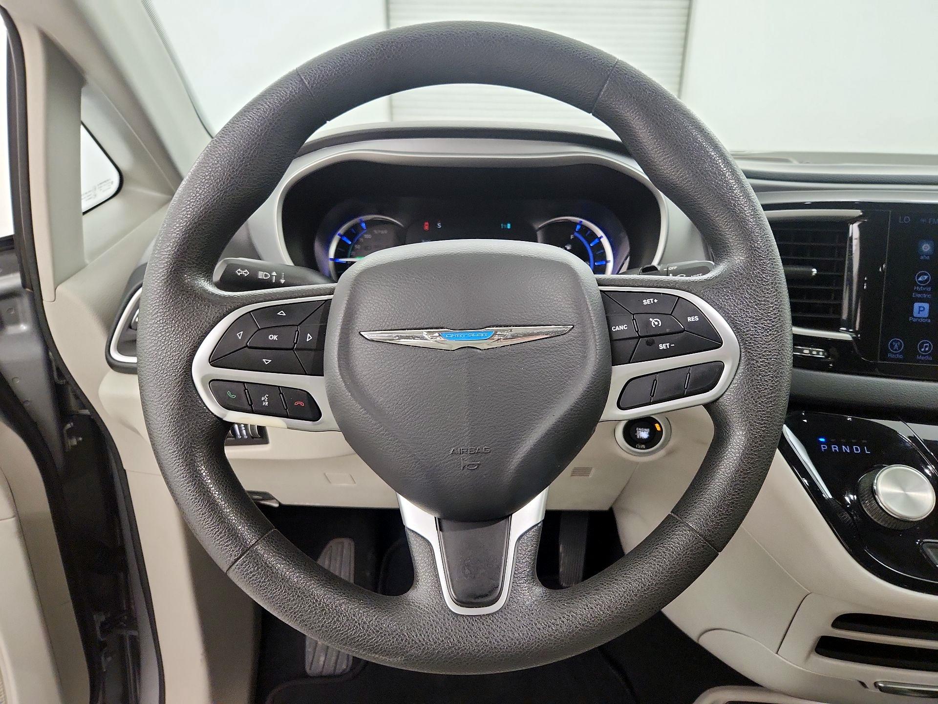 Thumbnail: 2017 Chrysler Pacifica - 10
