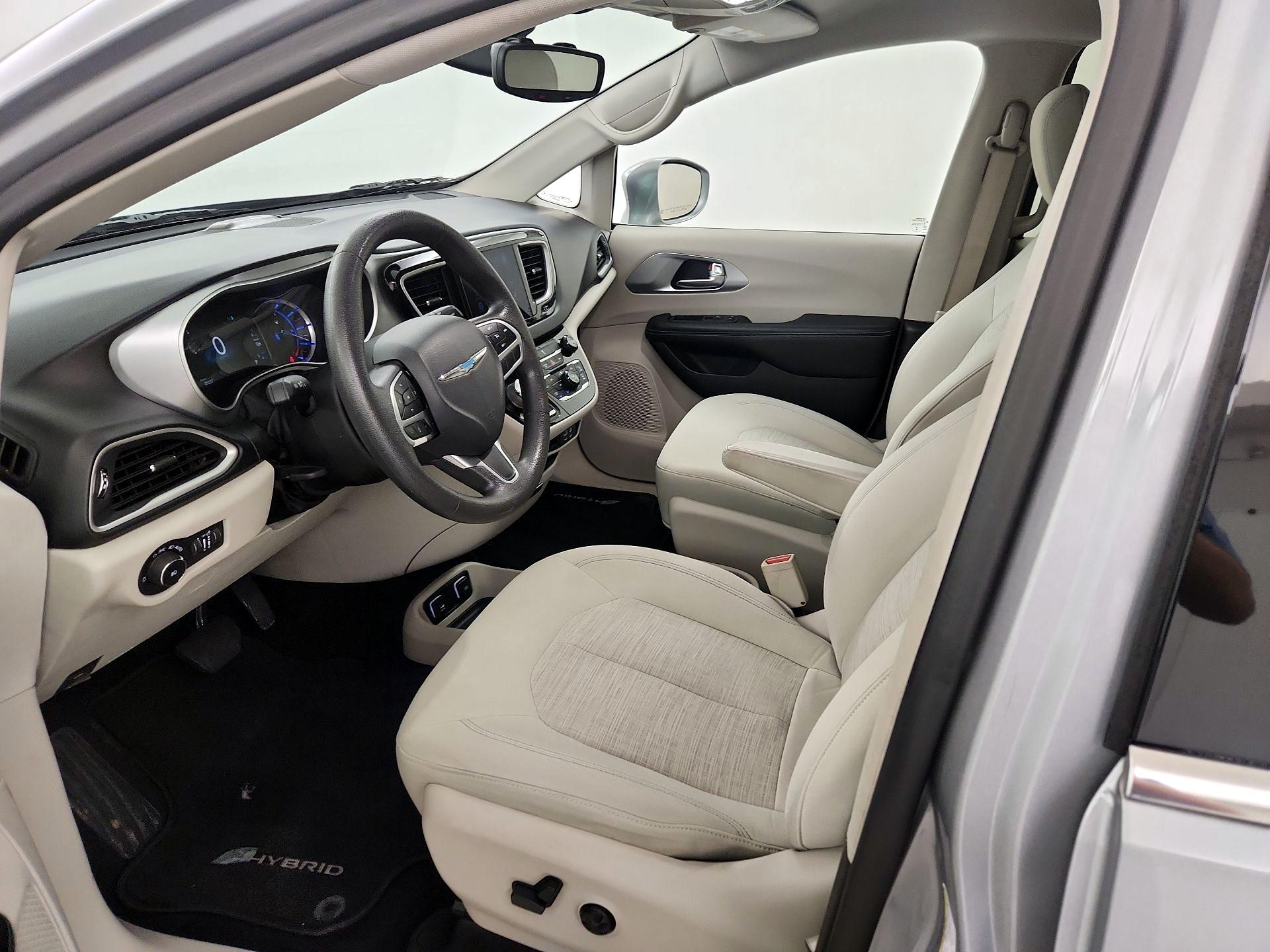 Thumbnail: 2017 Chrysler Pacifica - 11