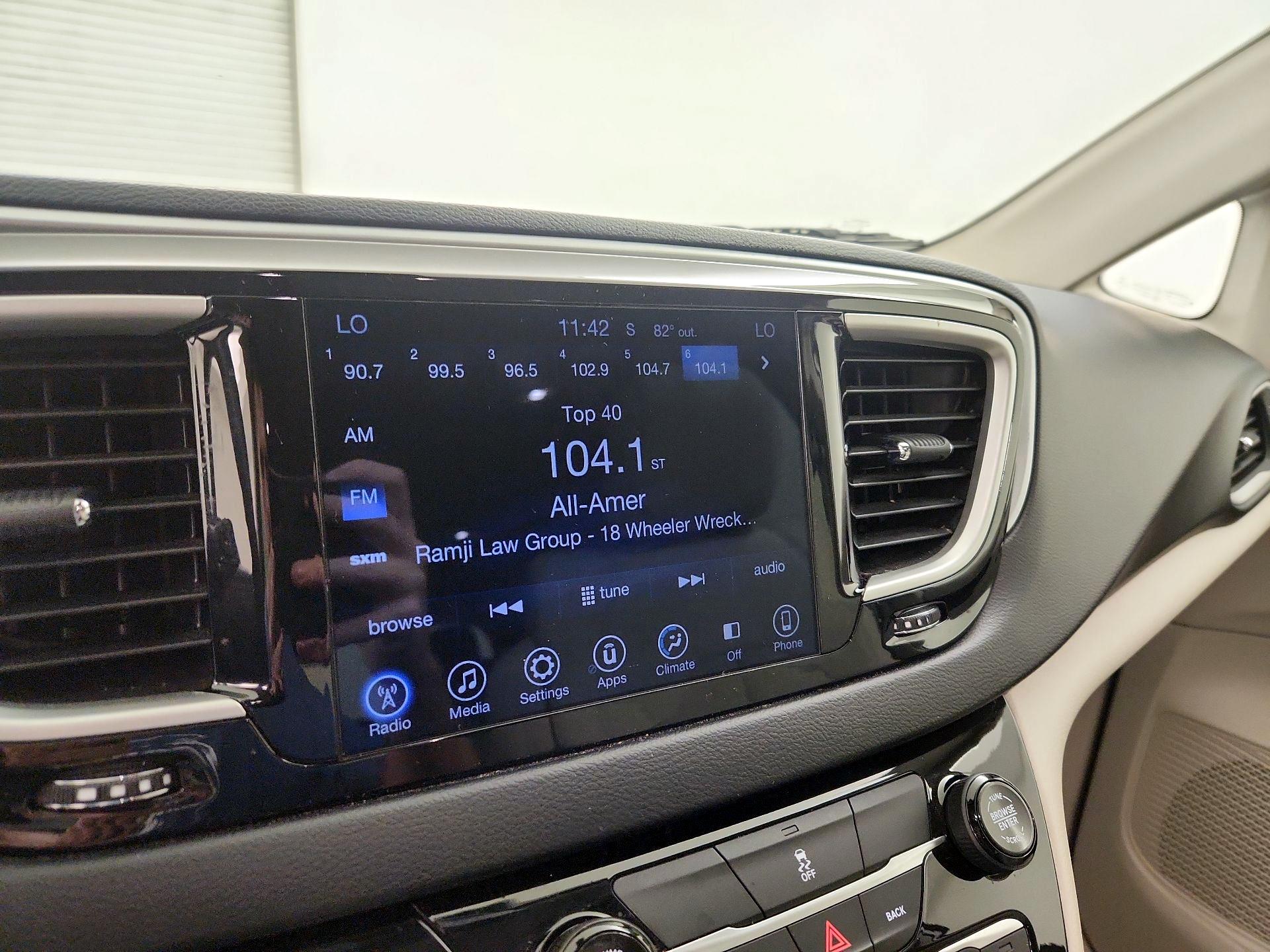 Thumbnail: 2017 Chrysler Pacifica - 15