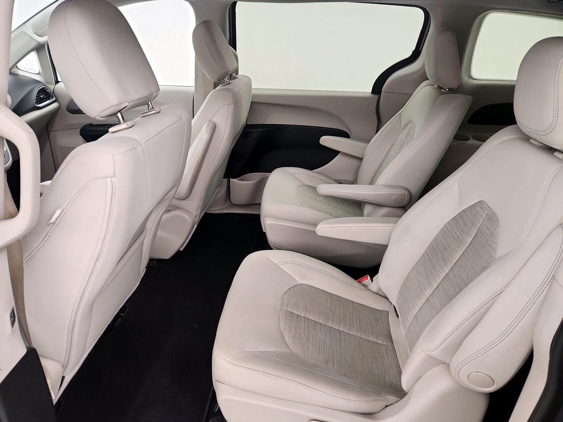 Thumbnail: 2017 Chrysler Pacifica - 19