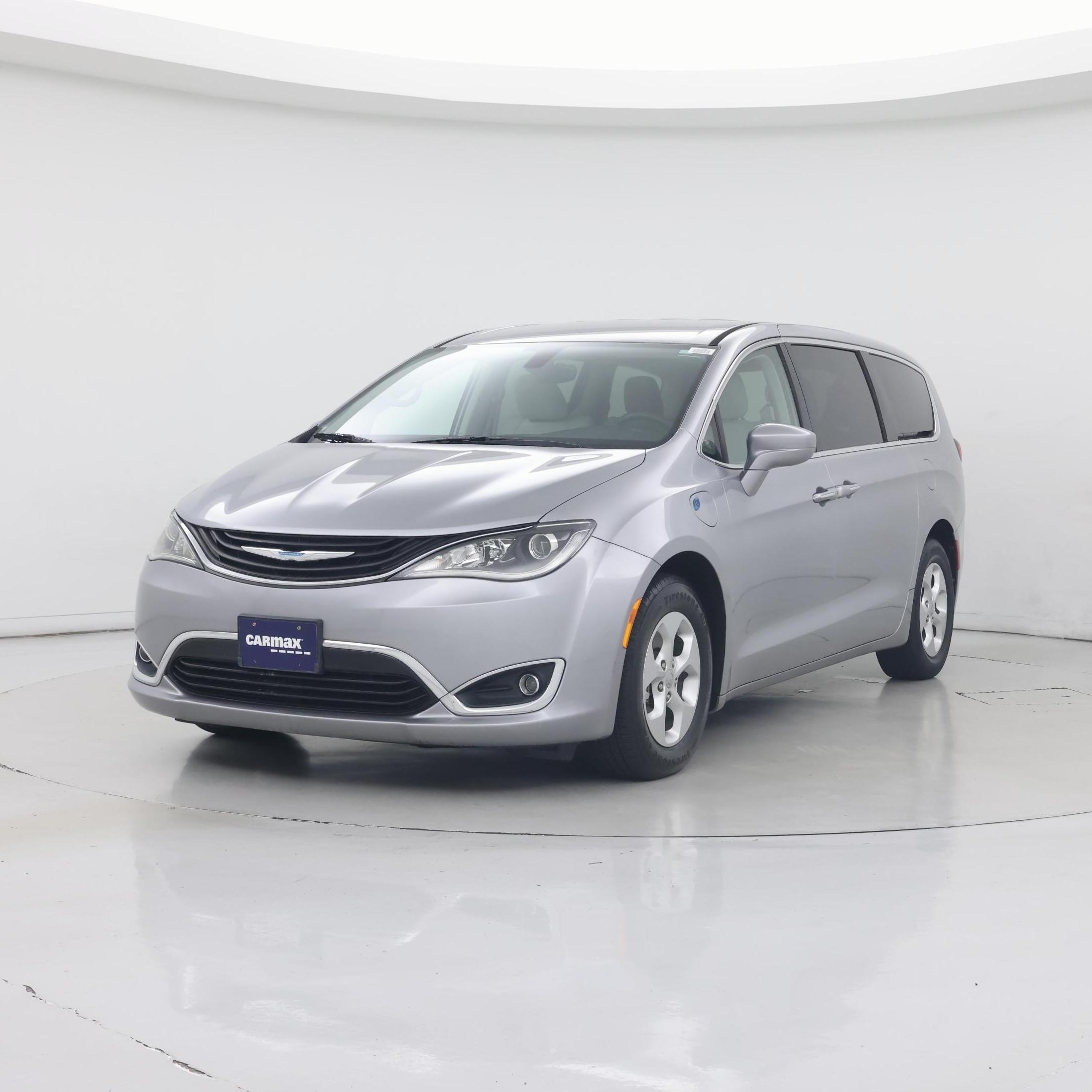 Thumbnail: 2017 Chrysler Pacifica - 4