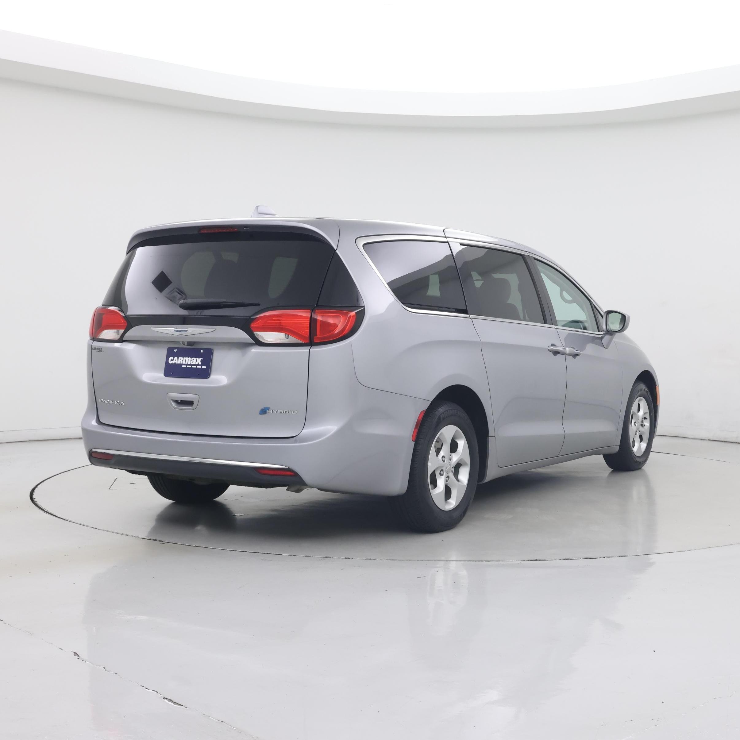 Thumbnail: 2017 Chrysler Pacifica - 8