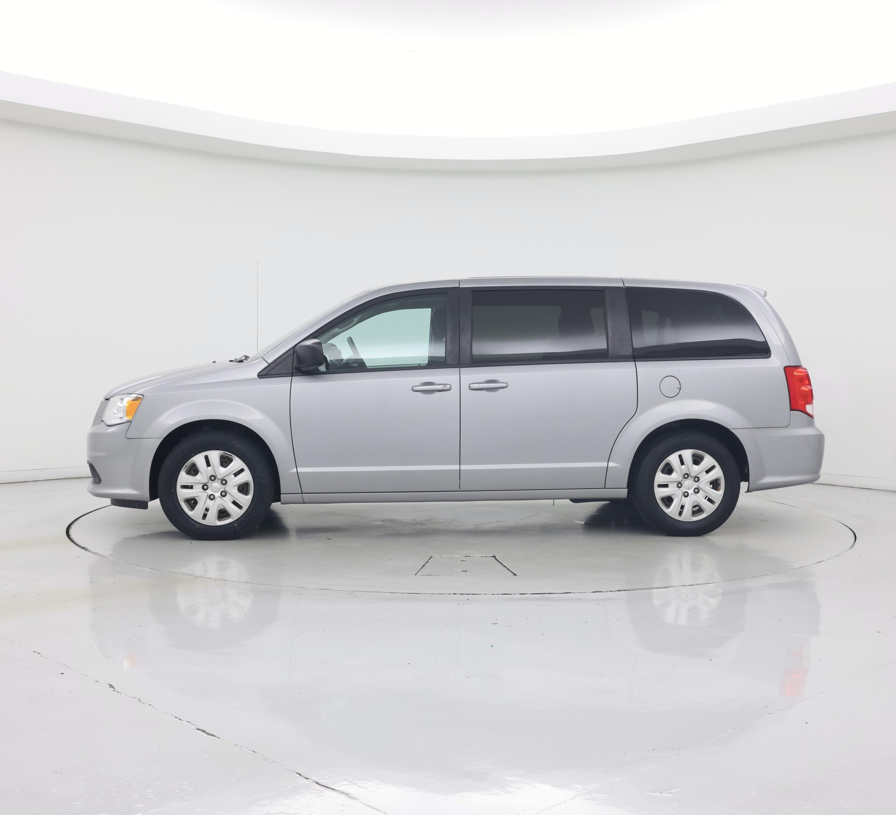 Thumbnail: 2018 Dodge Grand Caravan - 3