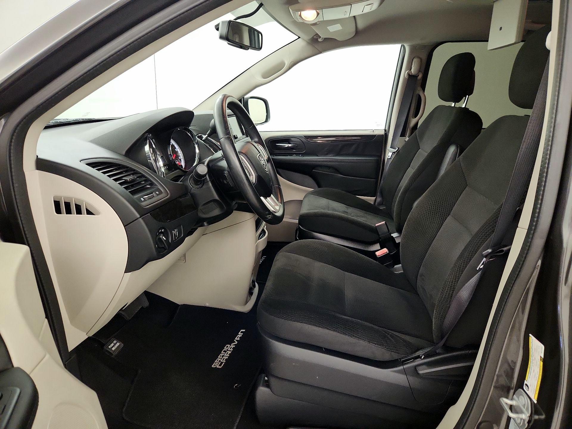 Thumbnail: 2017 Dodge Grand Caravan - 11