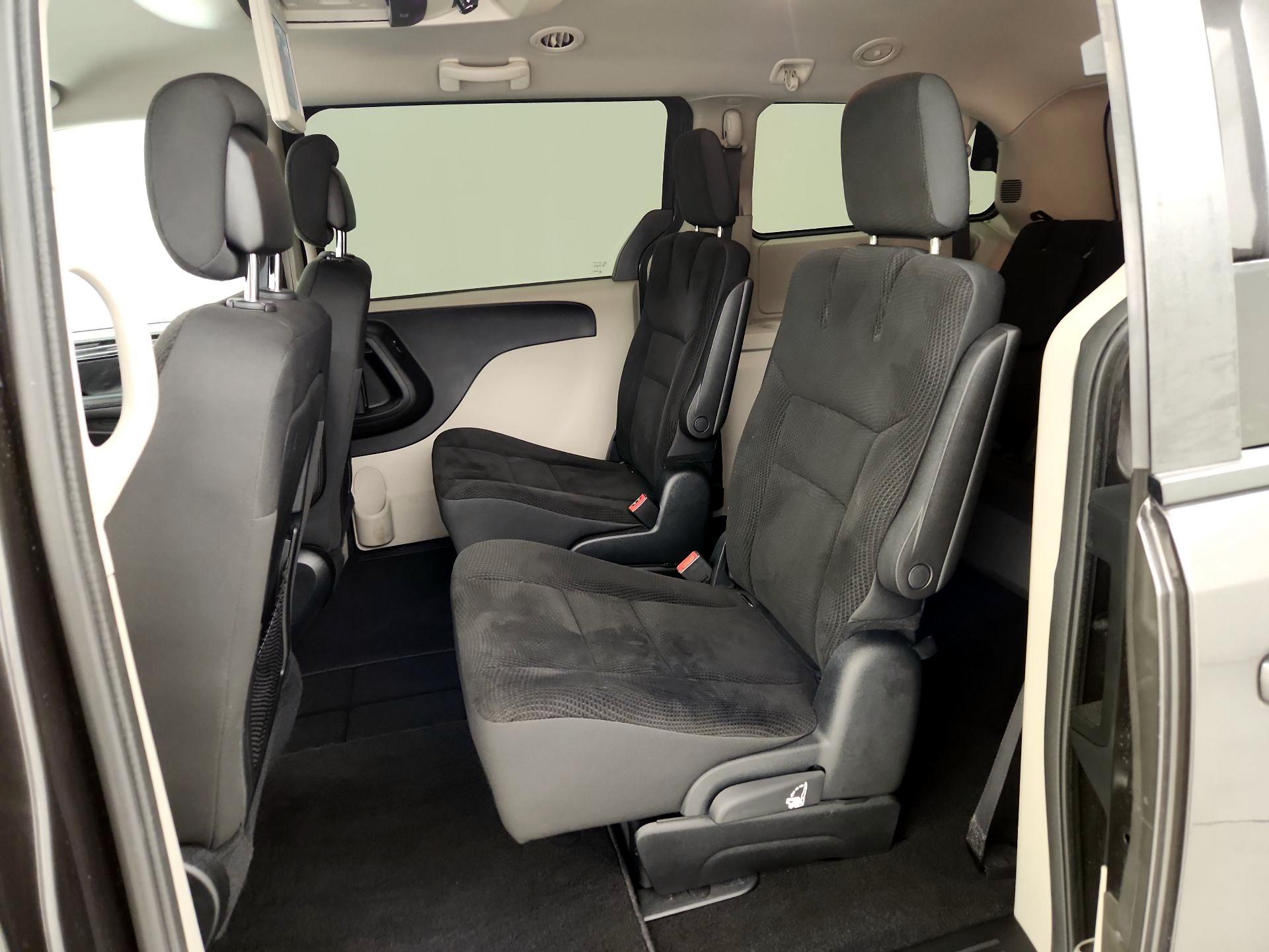 Thumbnail: 2017 Dodge Grand Caravan - 19