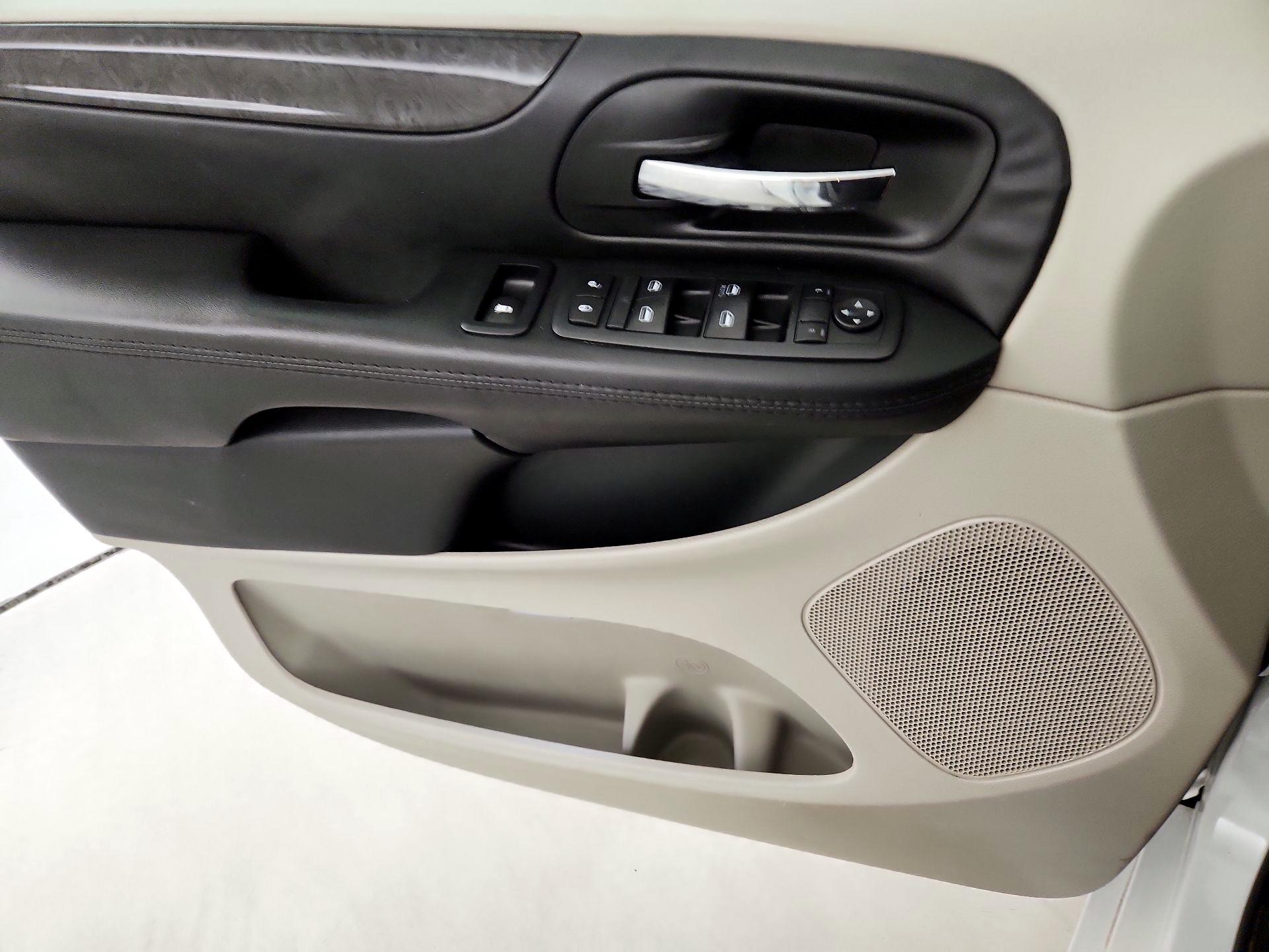 Thumbnail: 2018 Dodge Grand Caravan - 12