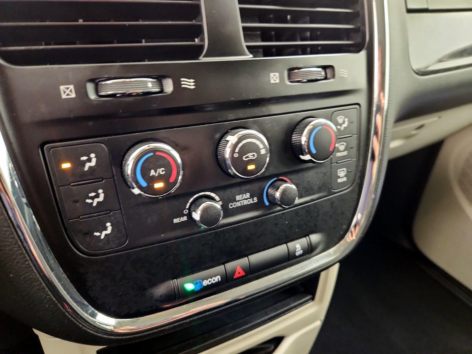 2018 Dodge Grand Caravan SE - Photo 17