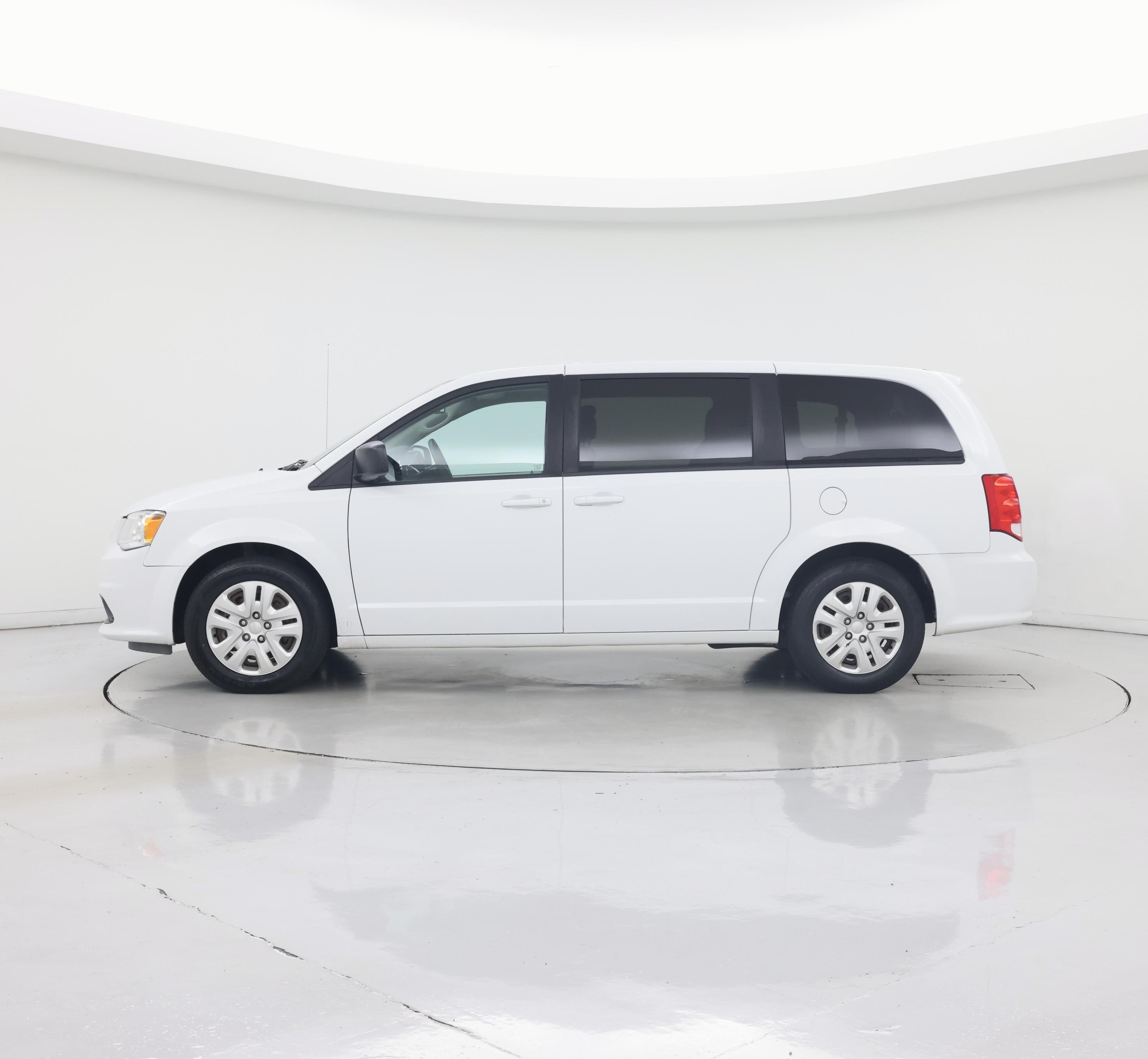 Thumbnail: 2018 Dodge Grand Caravan - 3