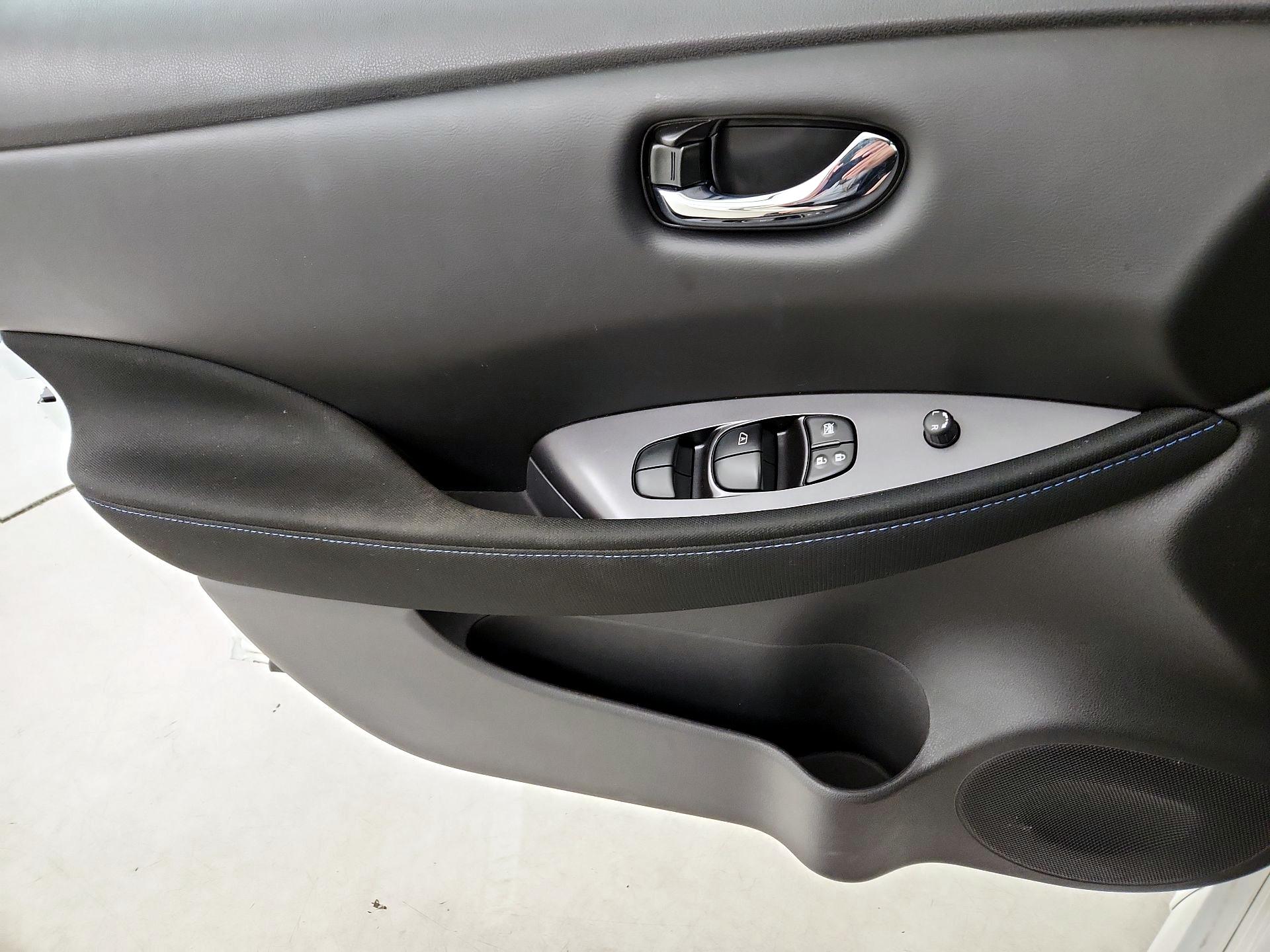 Thumbnail: 2023 Nissan Leaf - 12