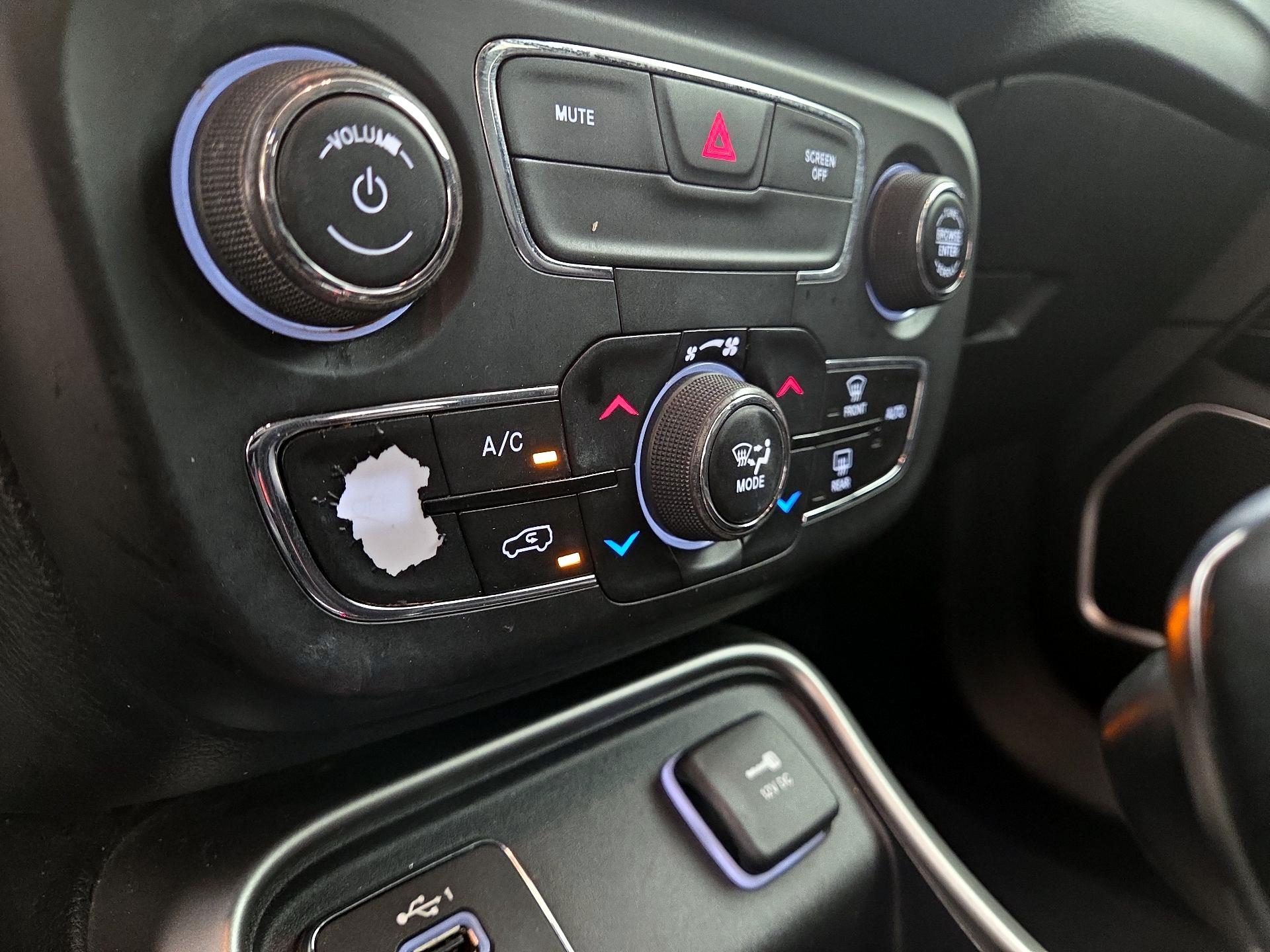 Thumbnail: 2020 Jeep Compass - 16