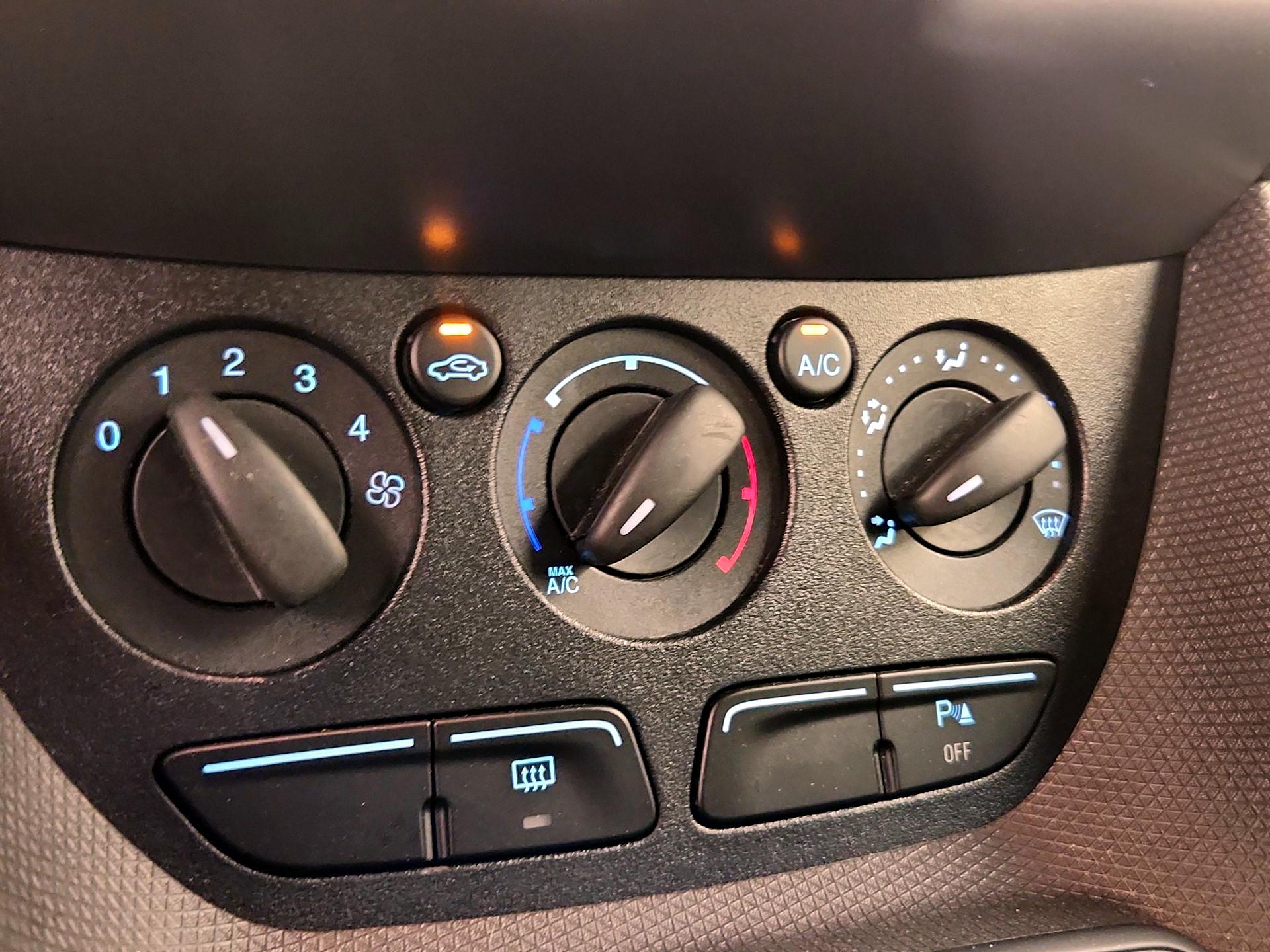 Thumbnail: 2018 Ford Transit Series - 16