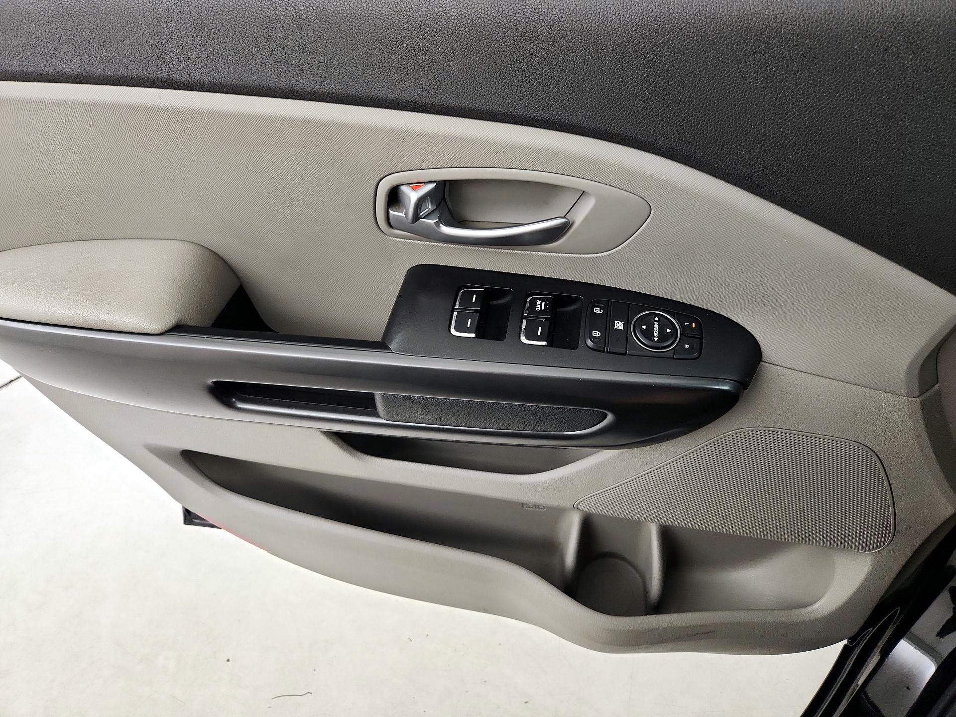 Thumbnail: 2018 Kia Sedona - 12