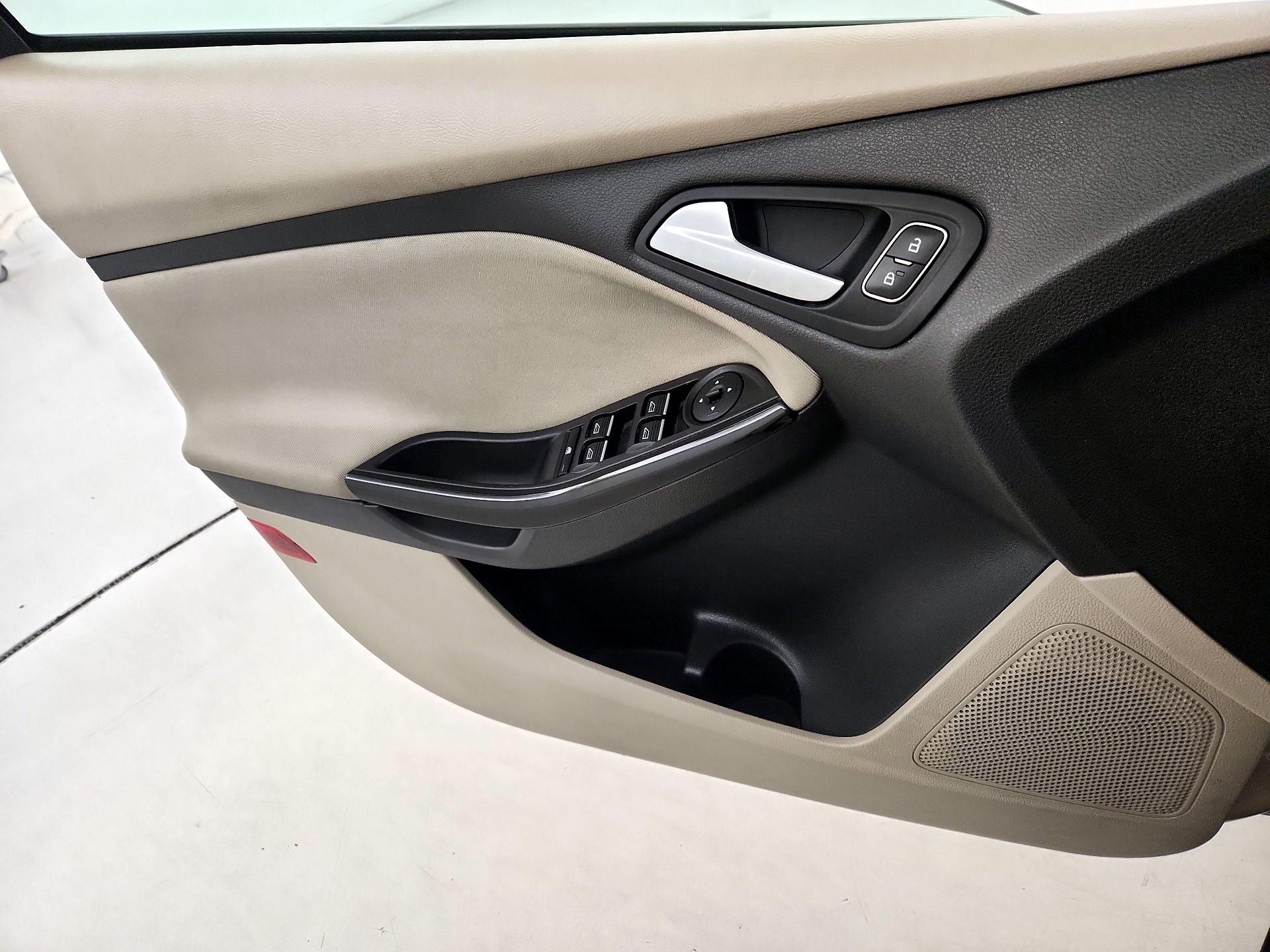 Thumbnail: 2018 Ford Focus - 12