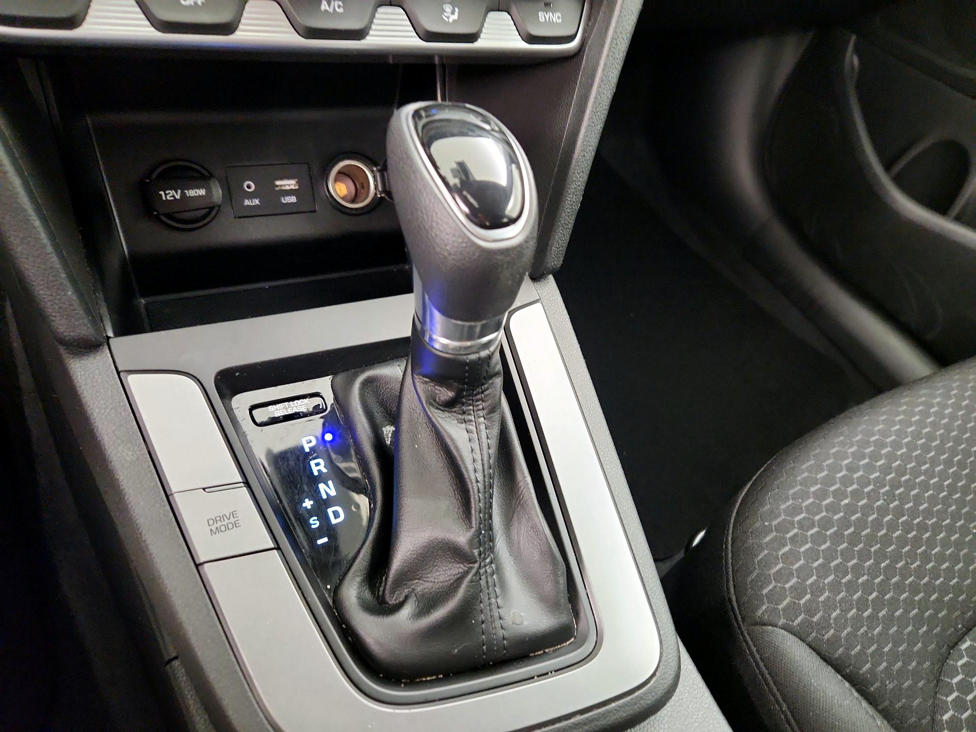 Thumbnail: 2020 Hyundai Elantra - 17
