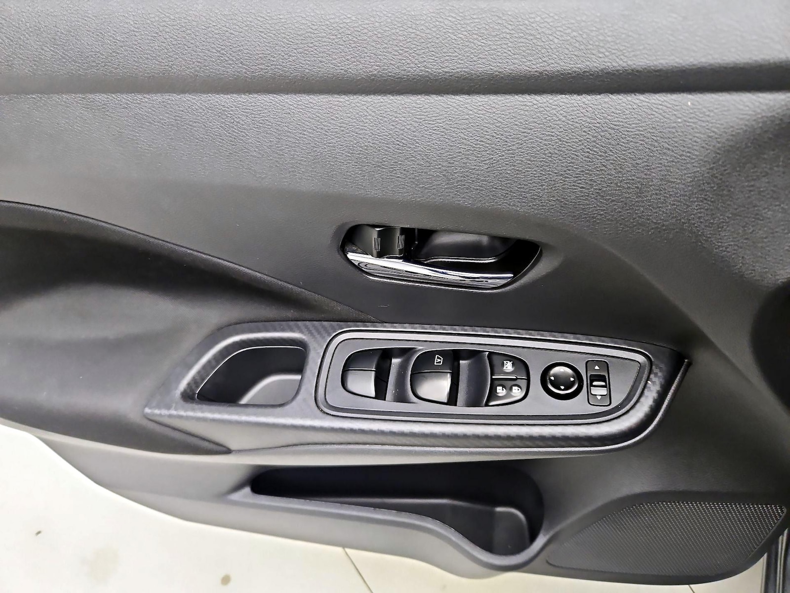 2022 Nissan Versa Sedan SV - Photo 13
