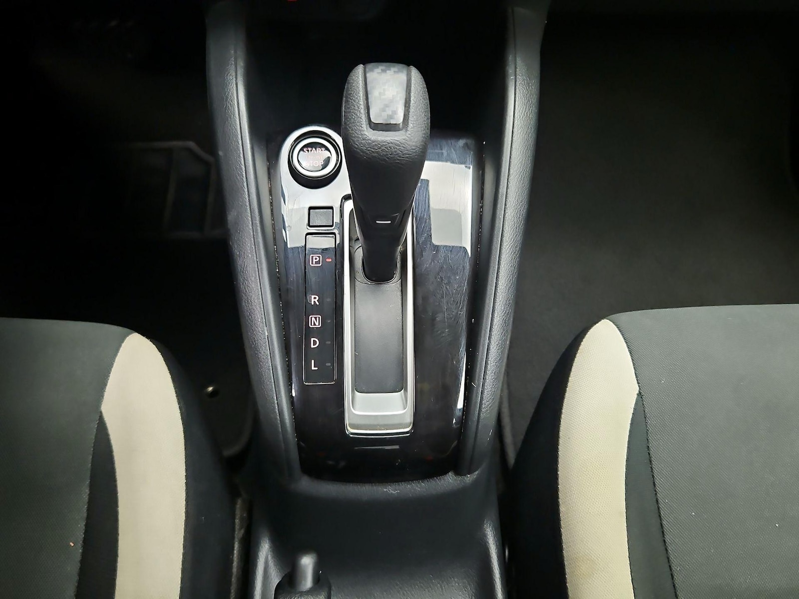 2022 Nissan Versa Sedan SV - Photo 17