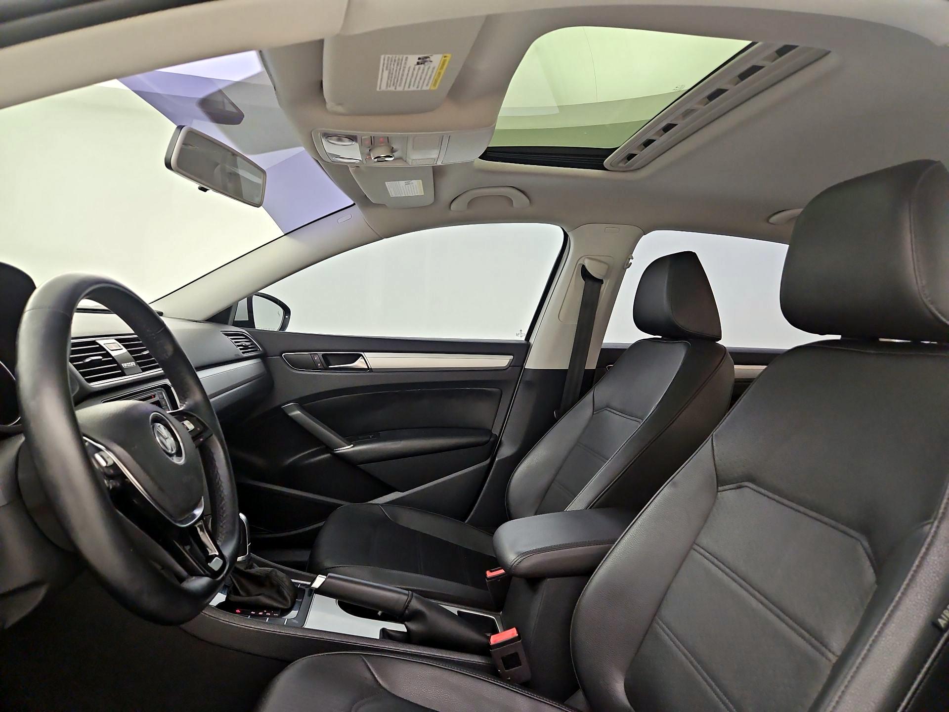 Thumbnail: 2019 Volkswagen Passat - 17