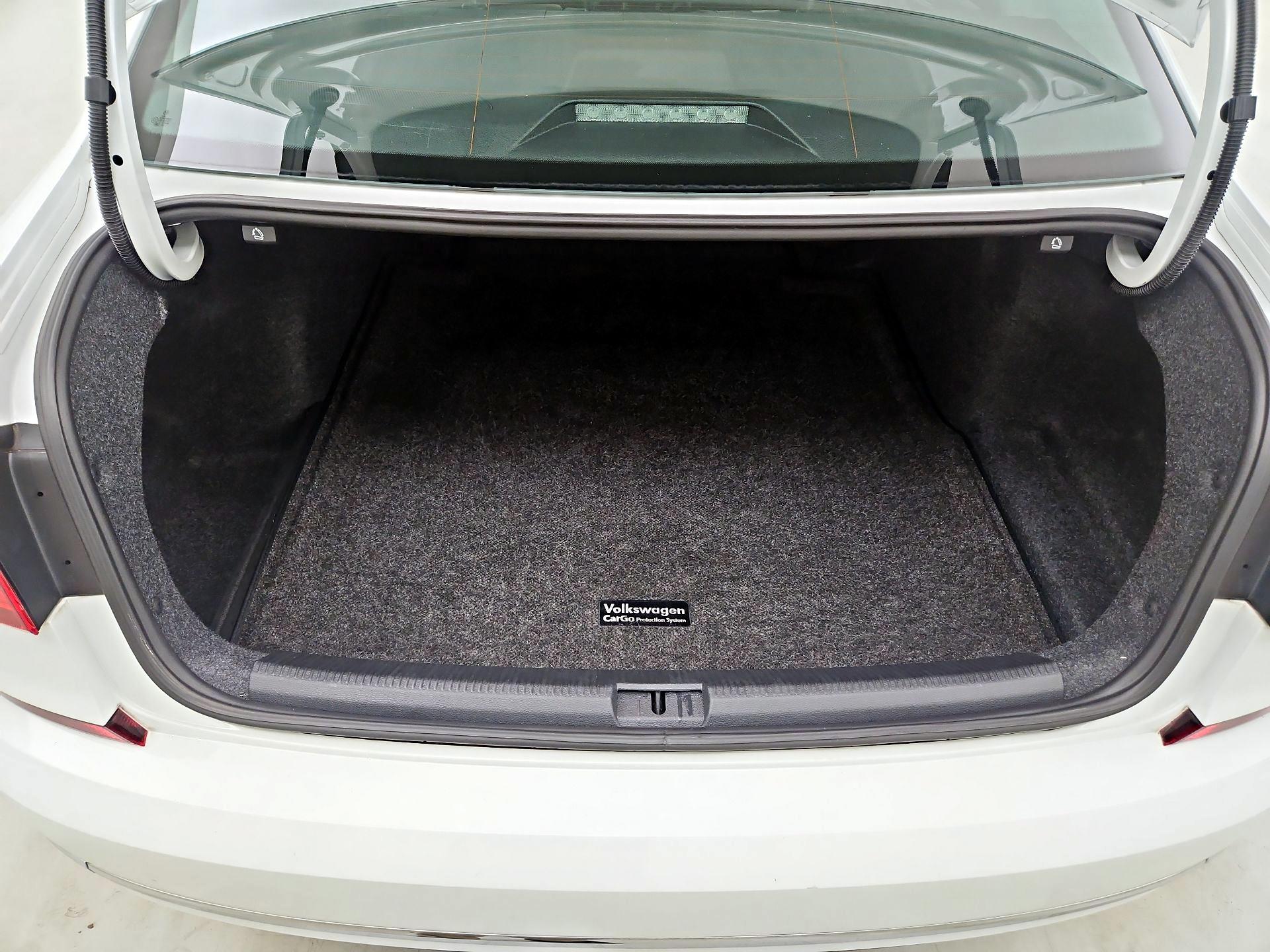 Thumbnail: 2019 Volkswagen Passat - 19