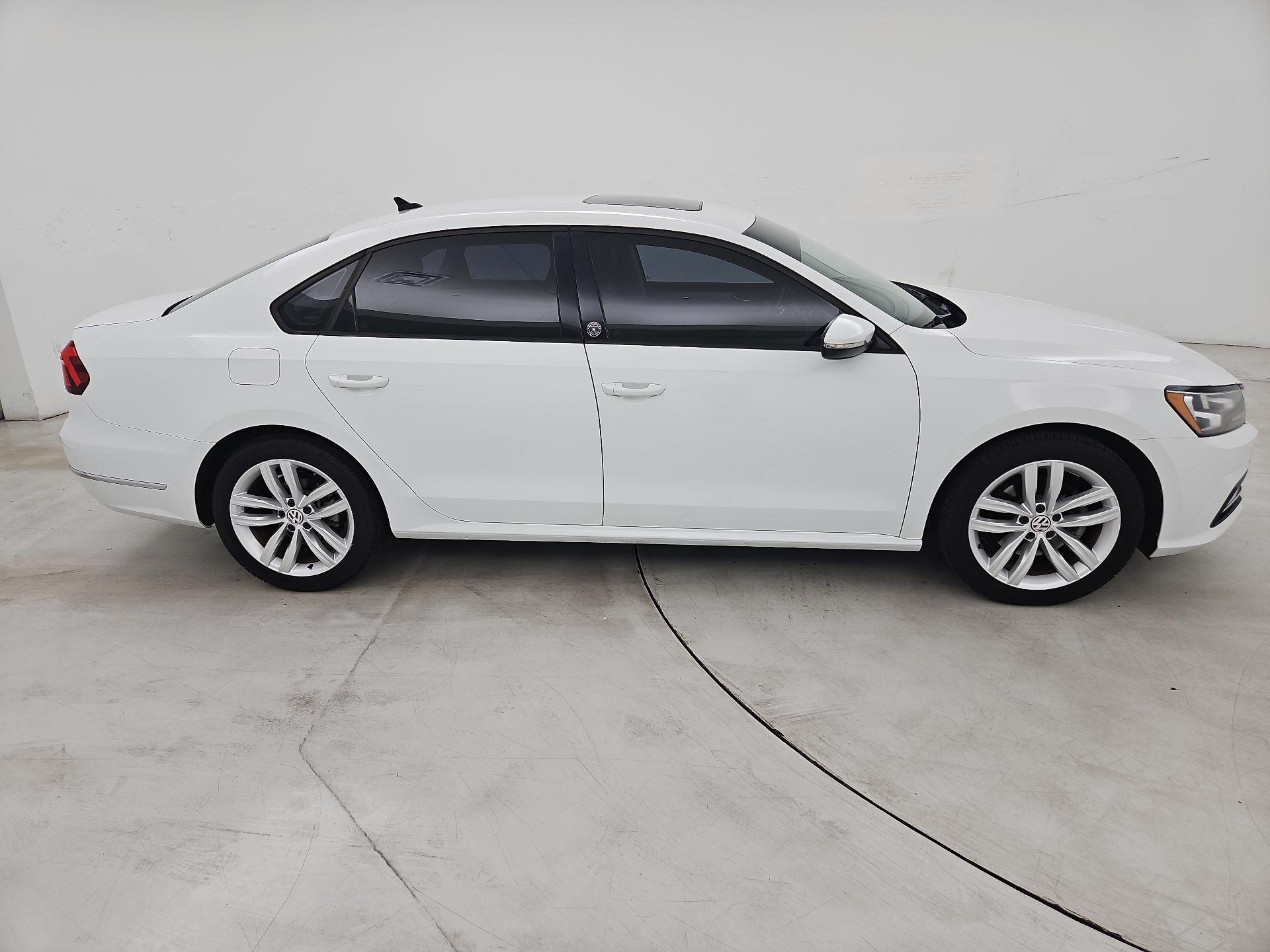 Thumbnail: 2019 Volkswagen Passat - 4