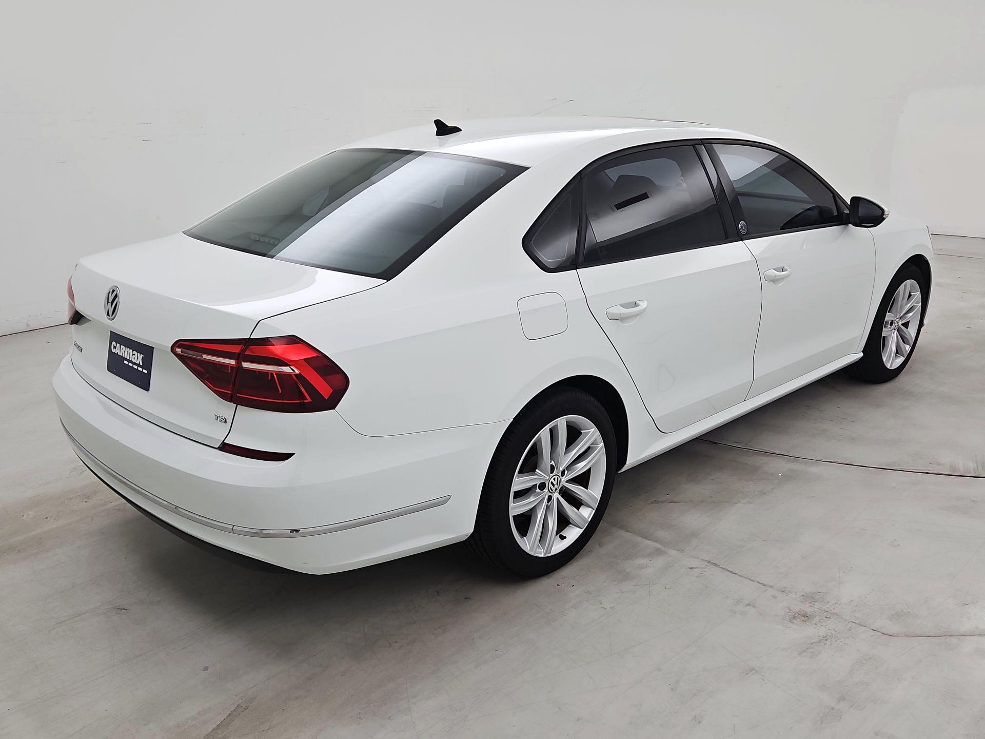 Thumbnail: 2019 Volkswagen Passat - 5