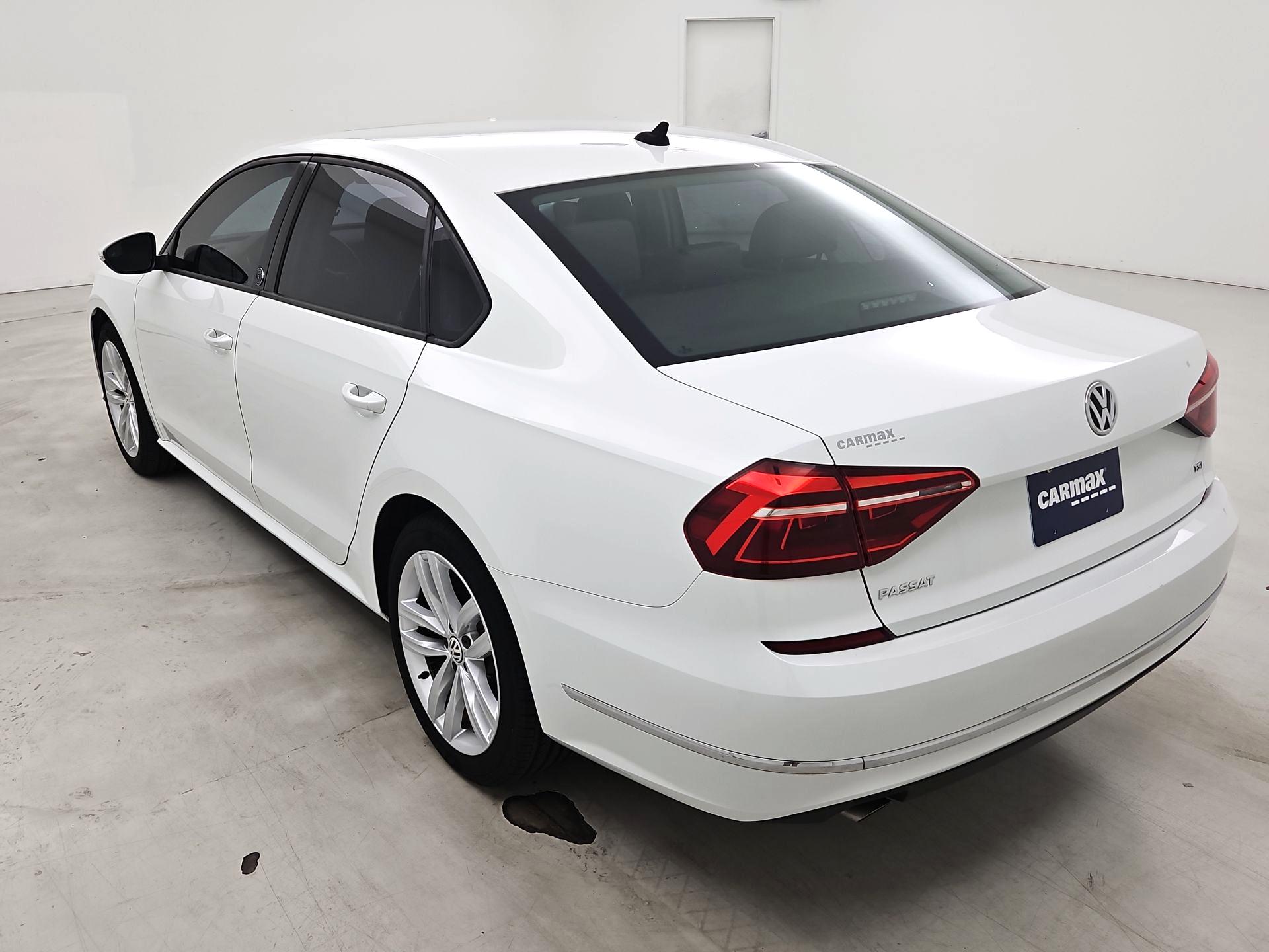 Thumbnail: 2019 Volkswagen Passat - 7