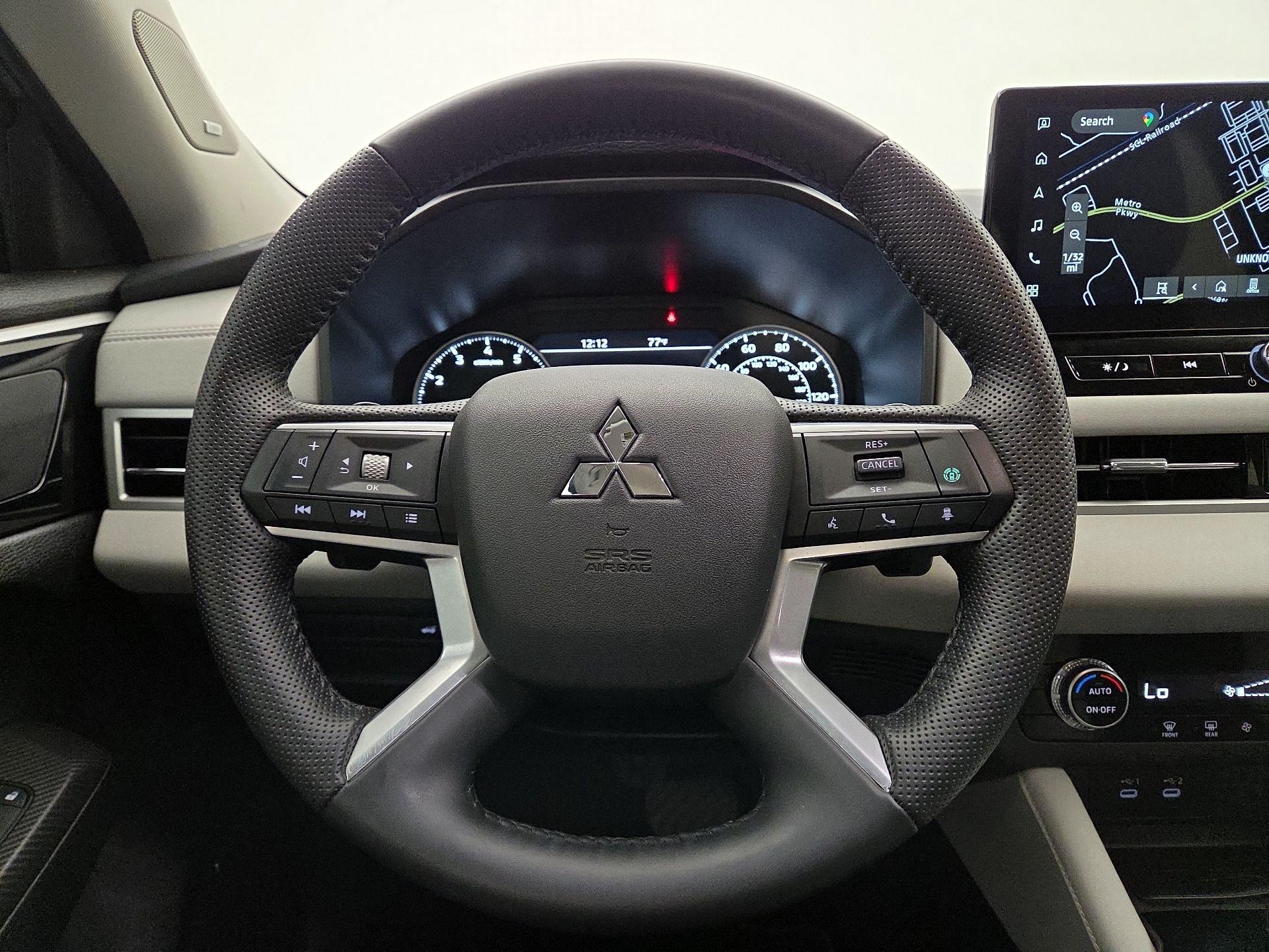 Thumbnail: 2025 Mitsubishi Outlander - 10