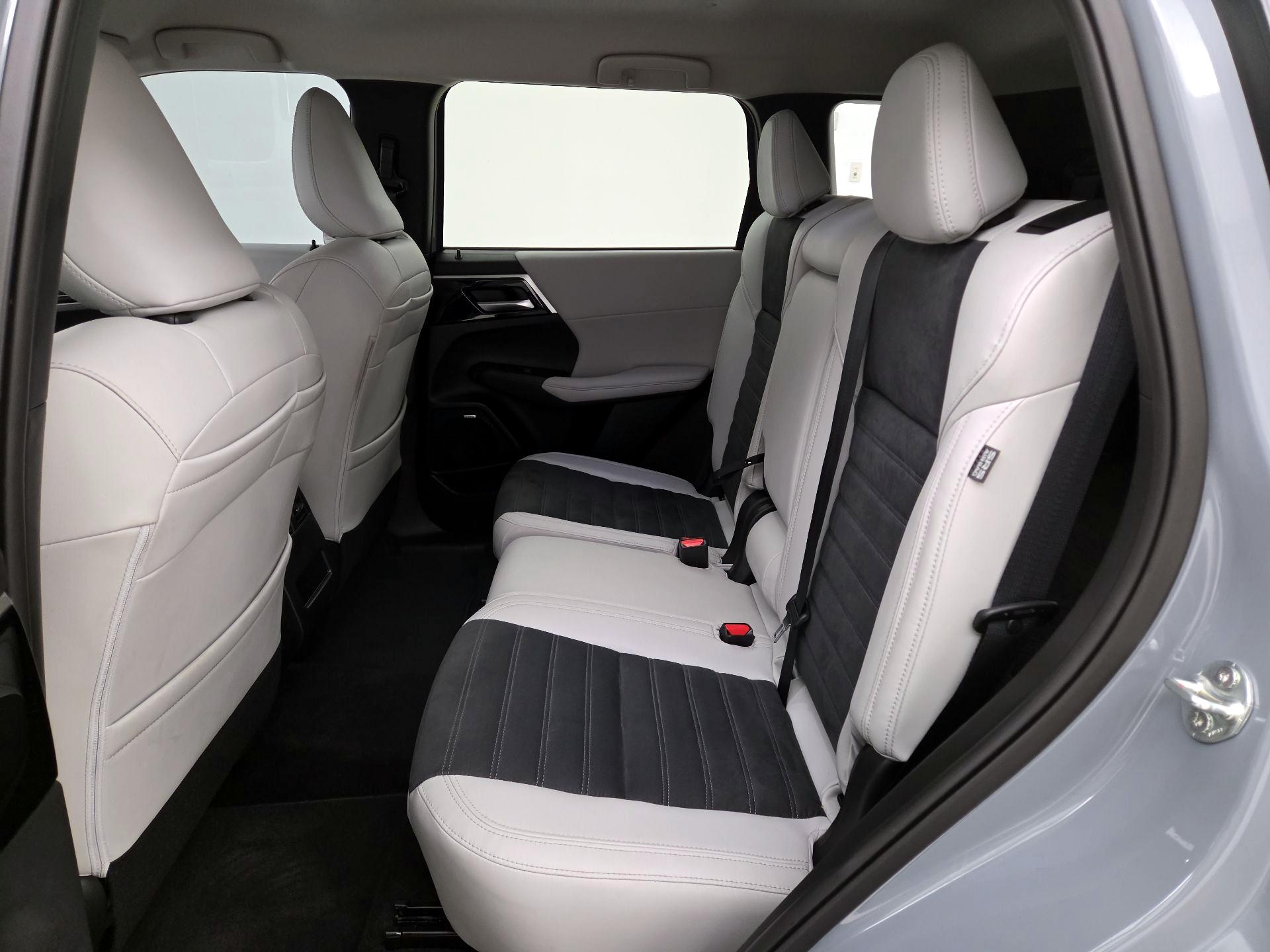 Thumbnail: 2025 Mitsubishi Outlander - 19