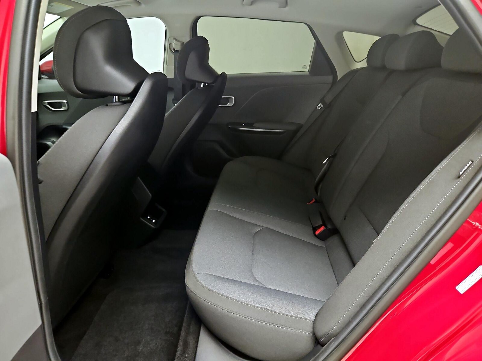 2025 Kia K4 LXS - Photo 18