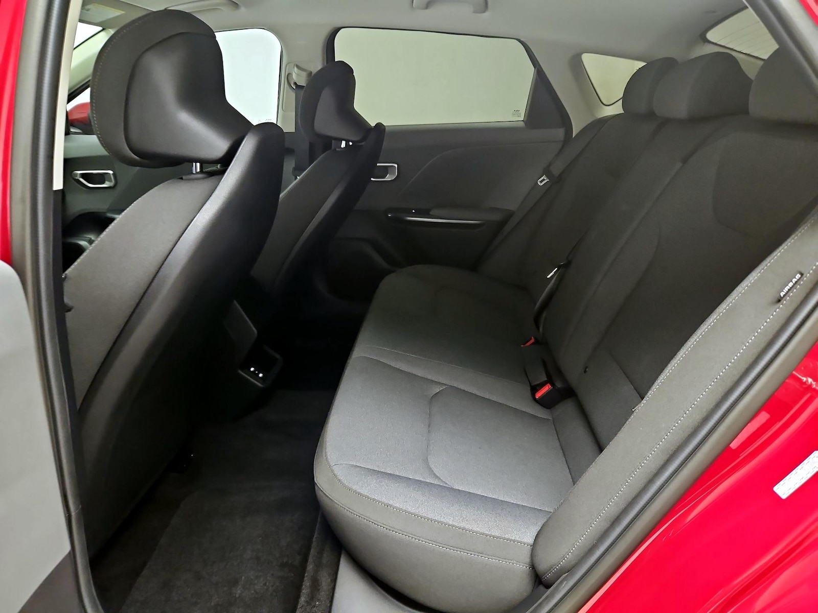 2025 Kia K4 LXS - Photo 18