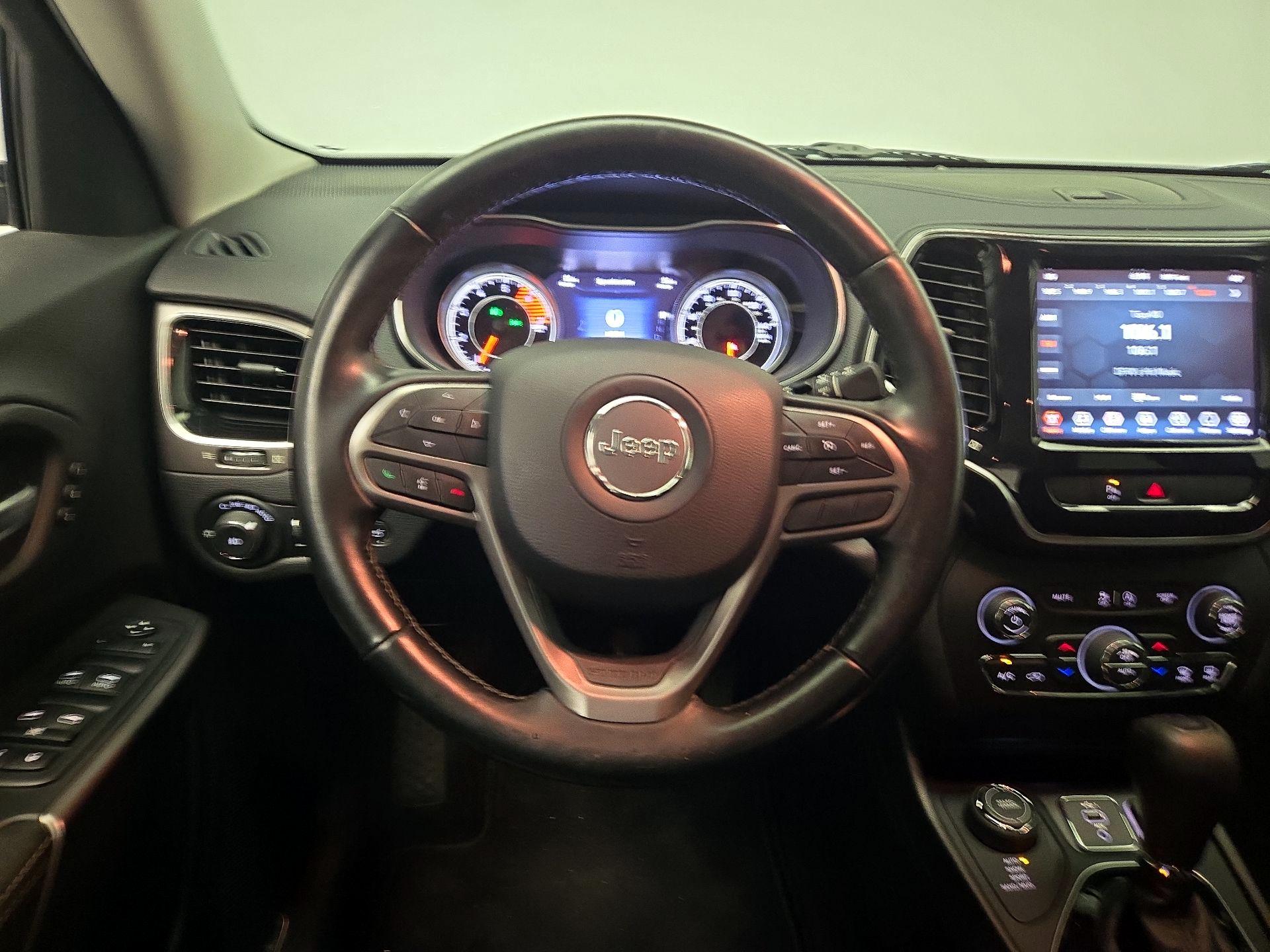 Thumbnail: 2020 Jeep Cherokee - 10
