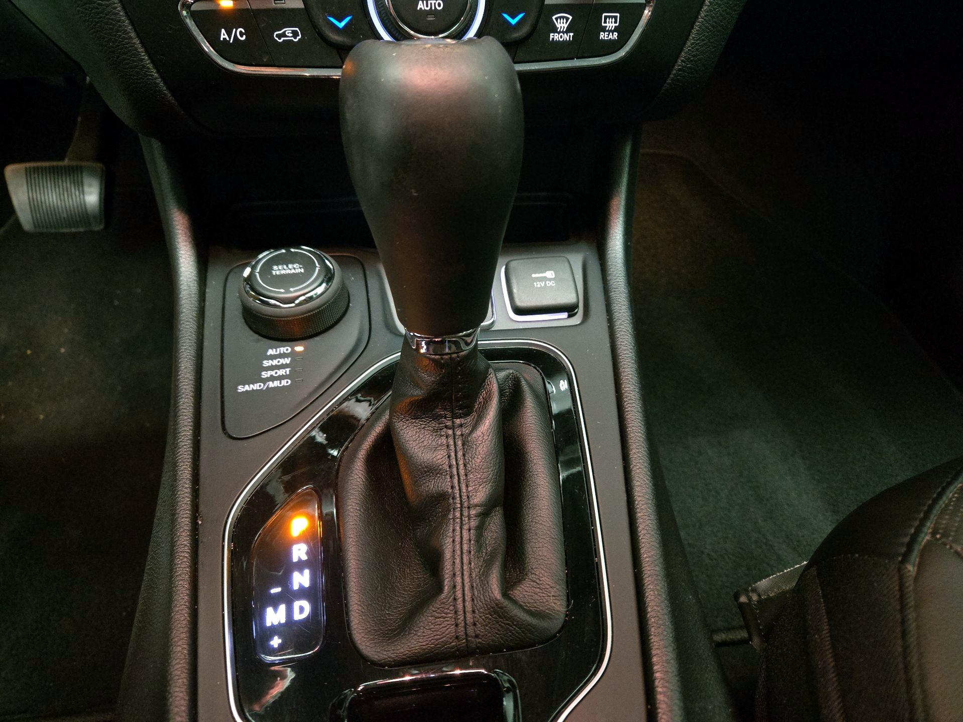 Thumbnail: 2020 Jeep Cherokee - 17