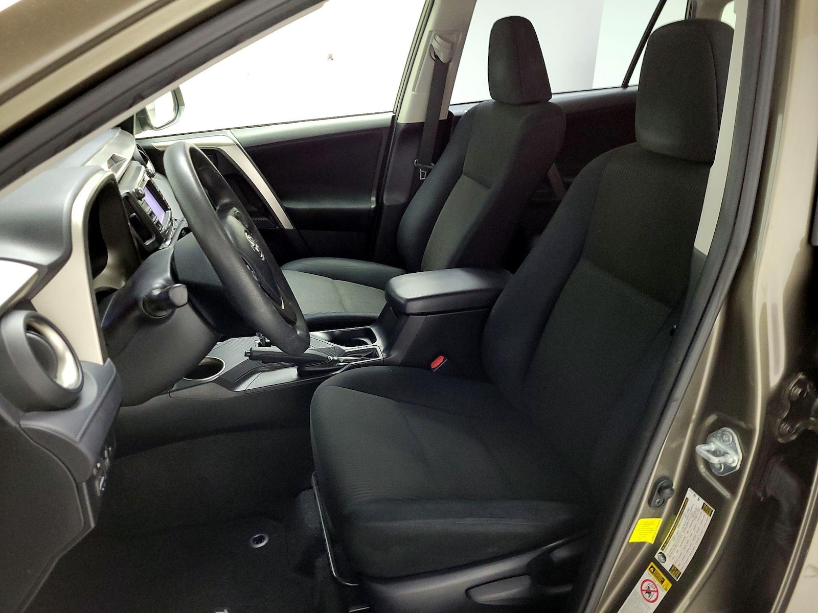 2015 Toyota RAV4 LE - Photo 12