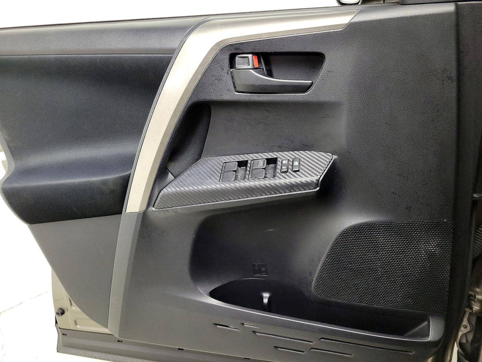2015 Toyota RAV4 LE - Photo 13