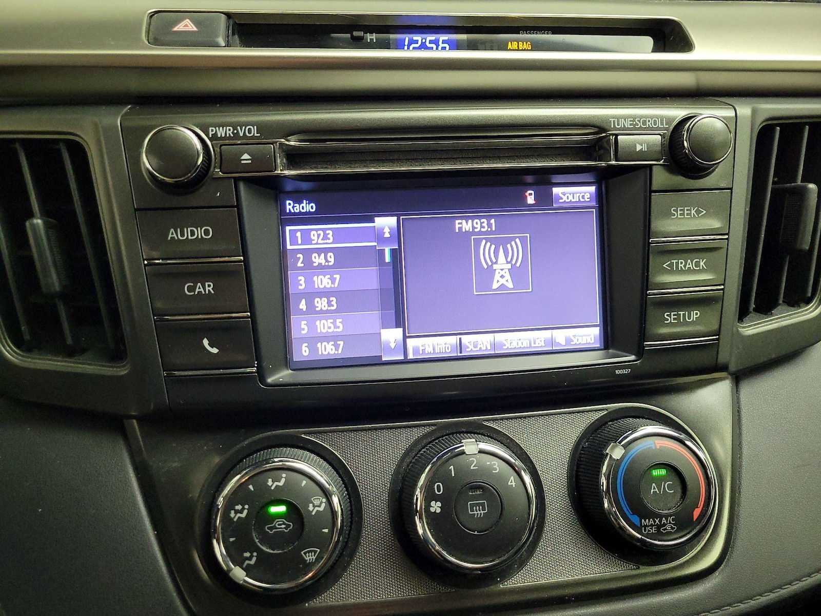 2015 Toyota RAV4 LE - Photo 16