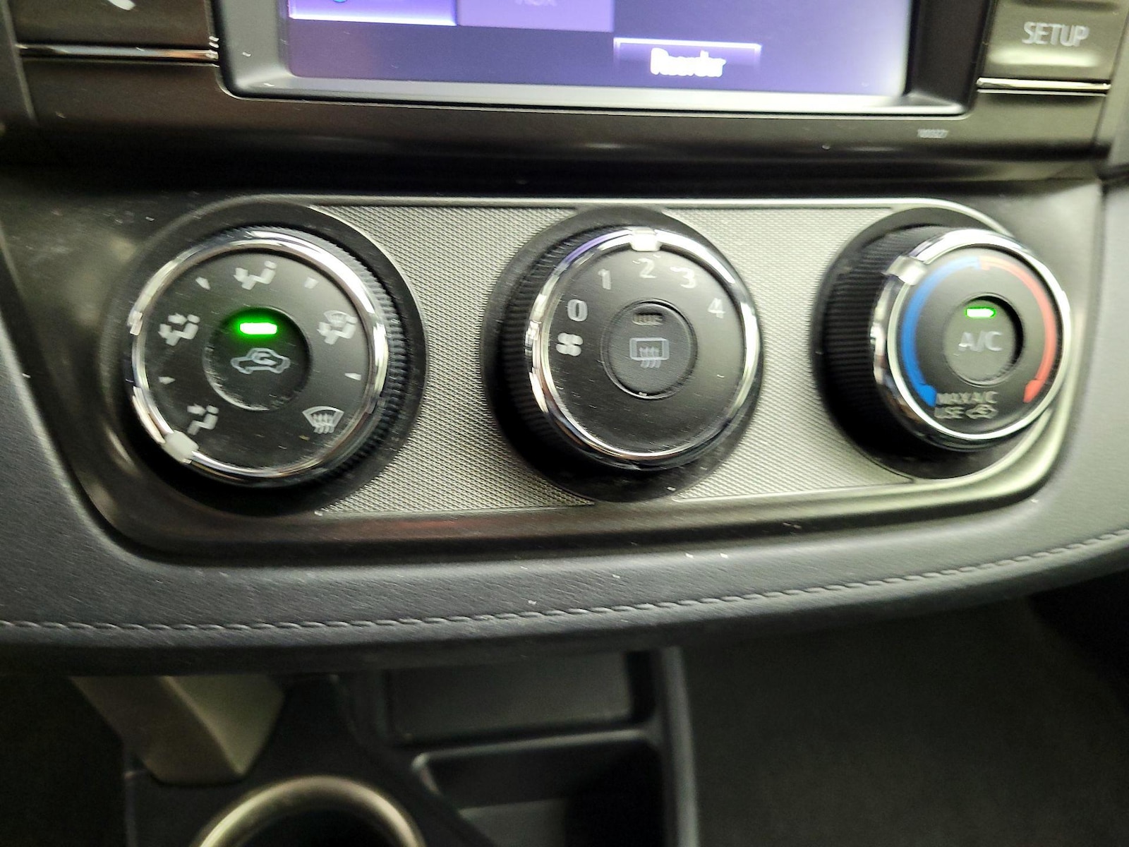 2015 Toyota RAV4 LE - Photo 17