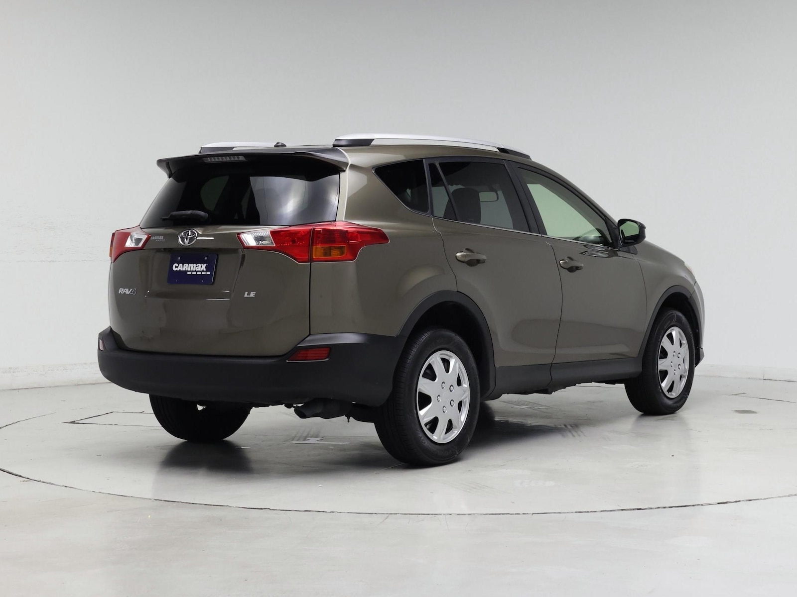 2015 Toyota RAV4 LE - Photo 9