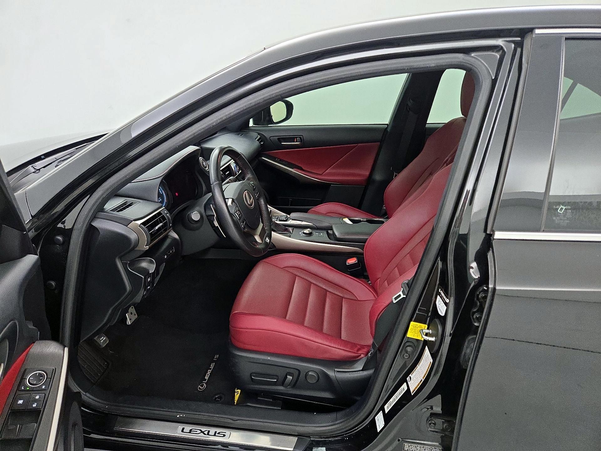 Thumbnail: 2019 Lexus IS - 11