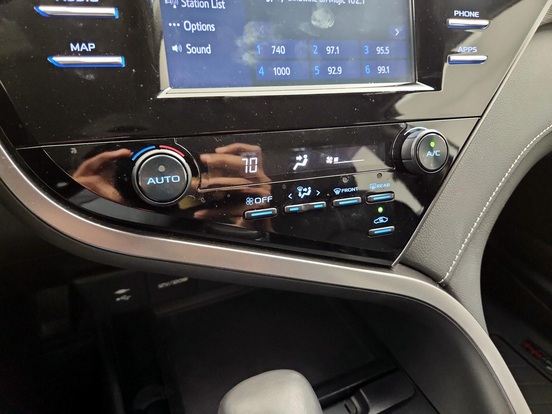 Thumbnail: 2019 Toyota Camry - 14