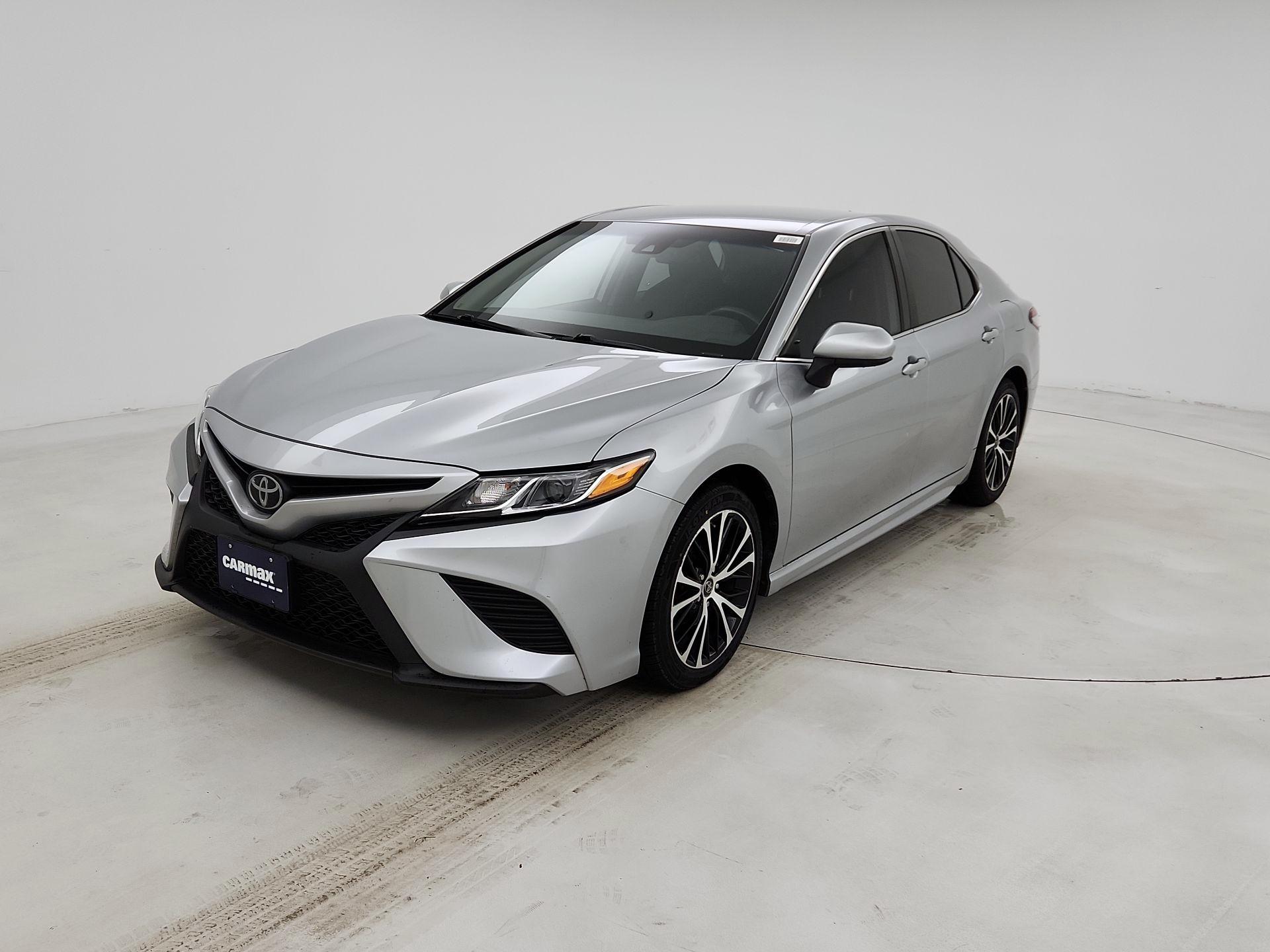 Thumbnail: 2019 Toyota Camry - 3