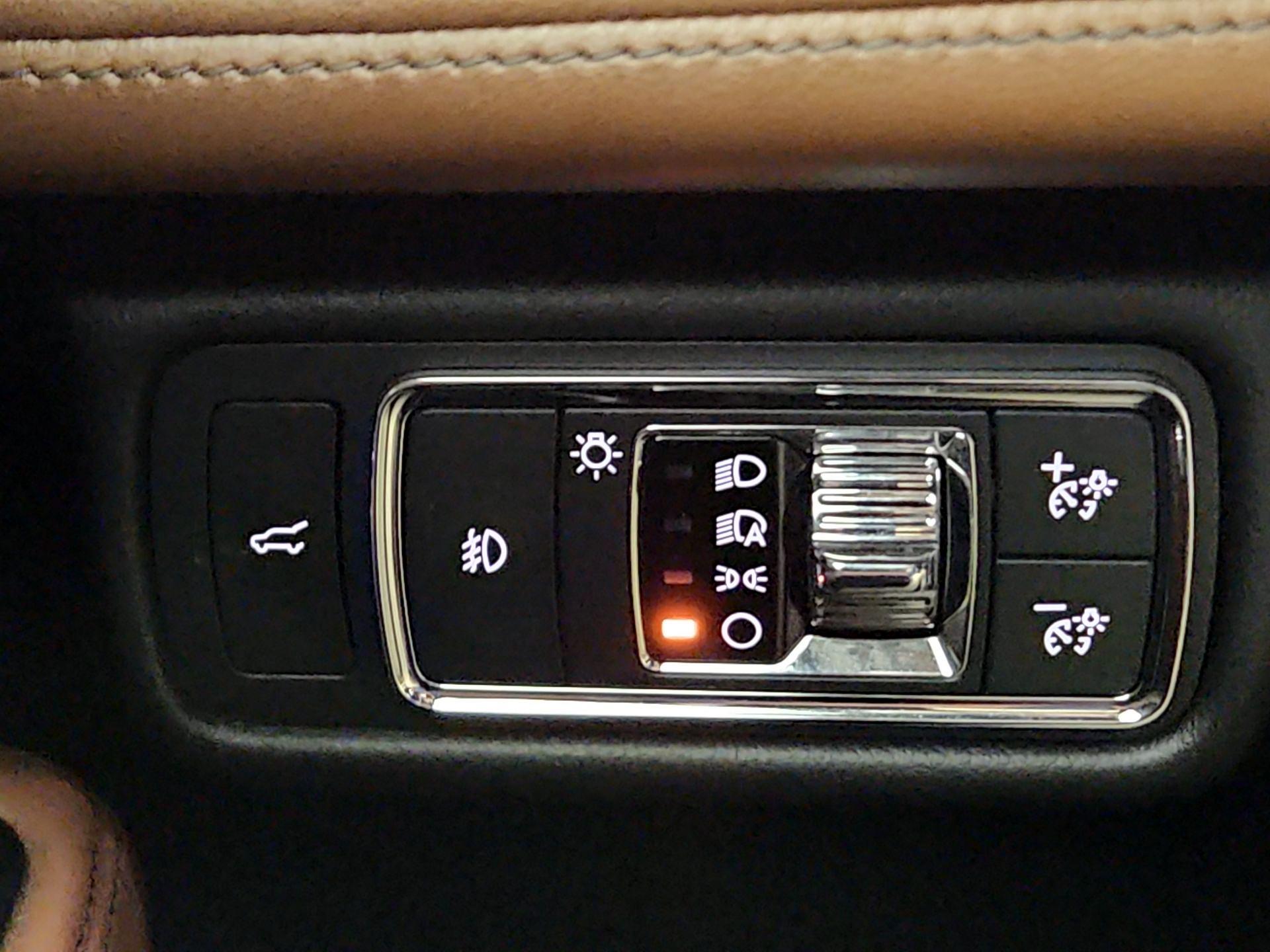 Thumbnail: 2020 Lincoln Aviator - 11