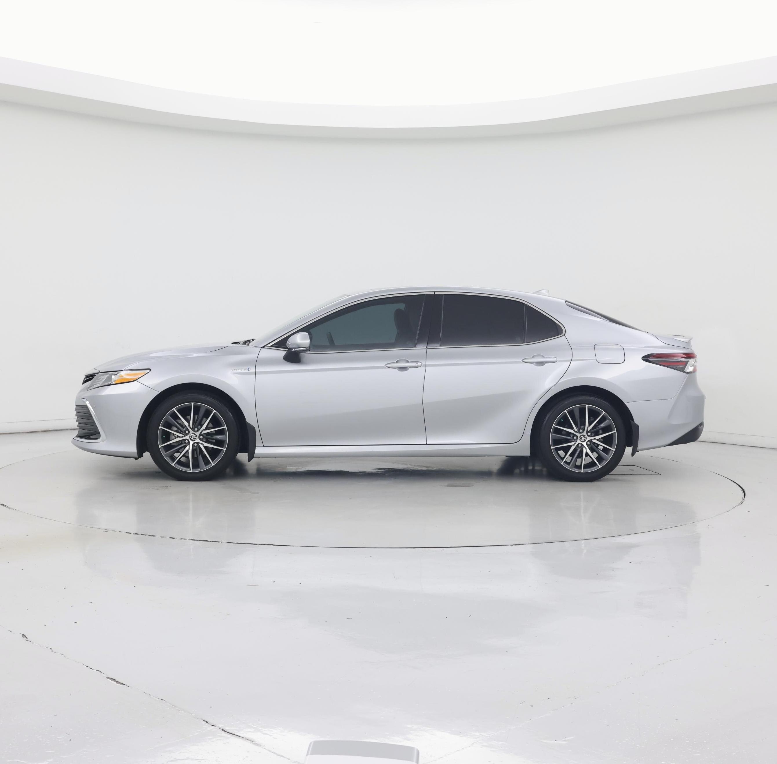 Thumbnail: 2021 Toyota Camry - 3