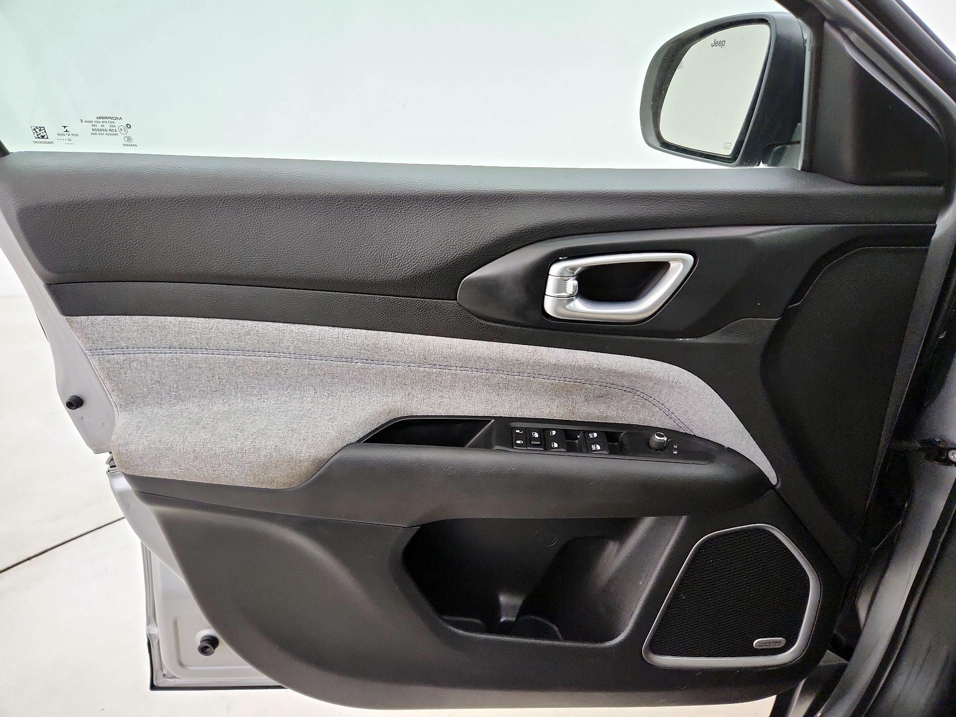 Thumbnail: 2022 Jeep Compass - 12