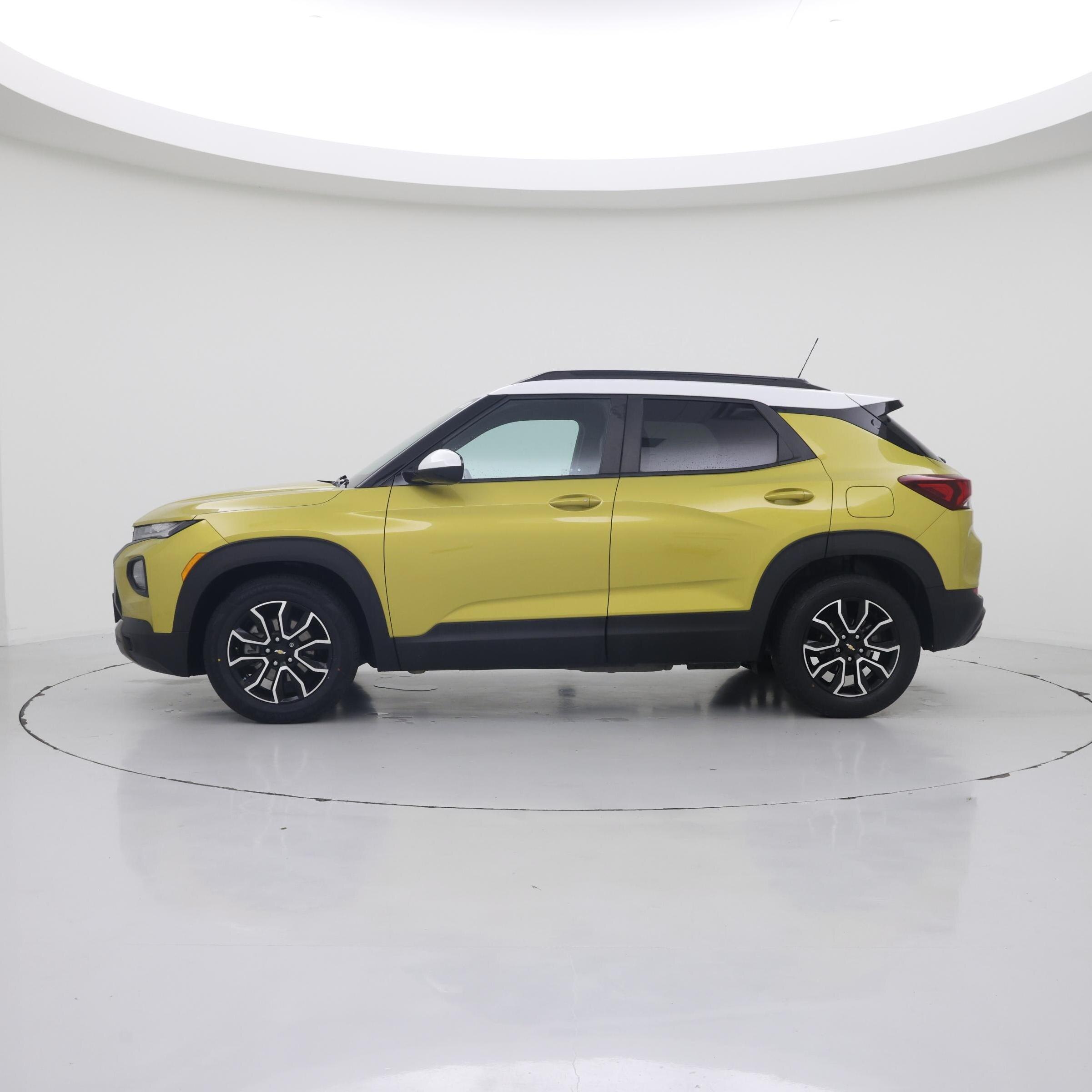 Thumbnail: 2023 Chevrolet TrailBlazer - 3